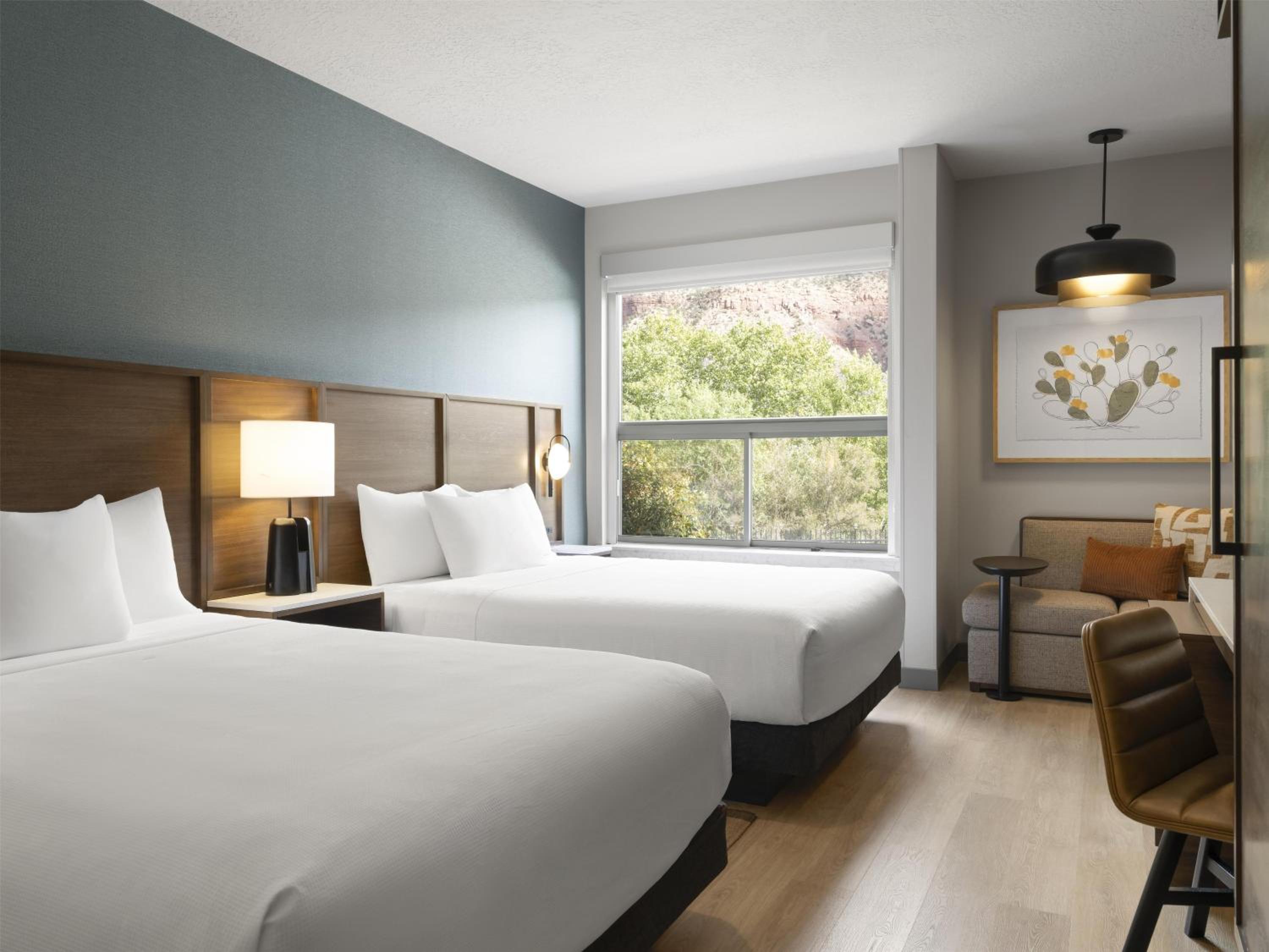 Queen Room with Two Queen Beds and Mountain View - Photo 3
