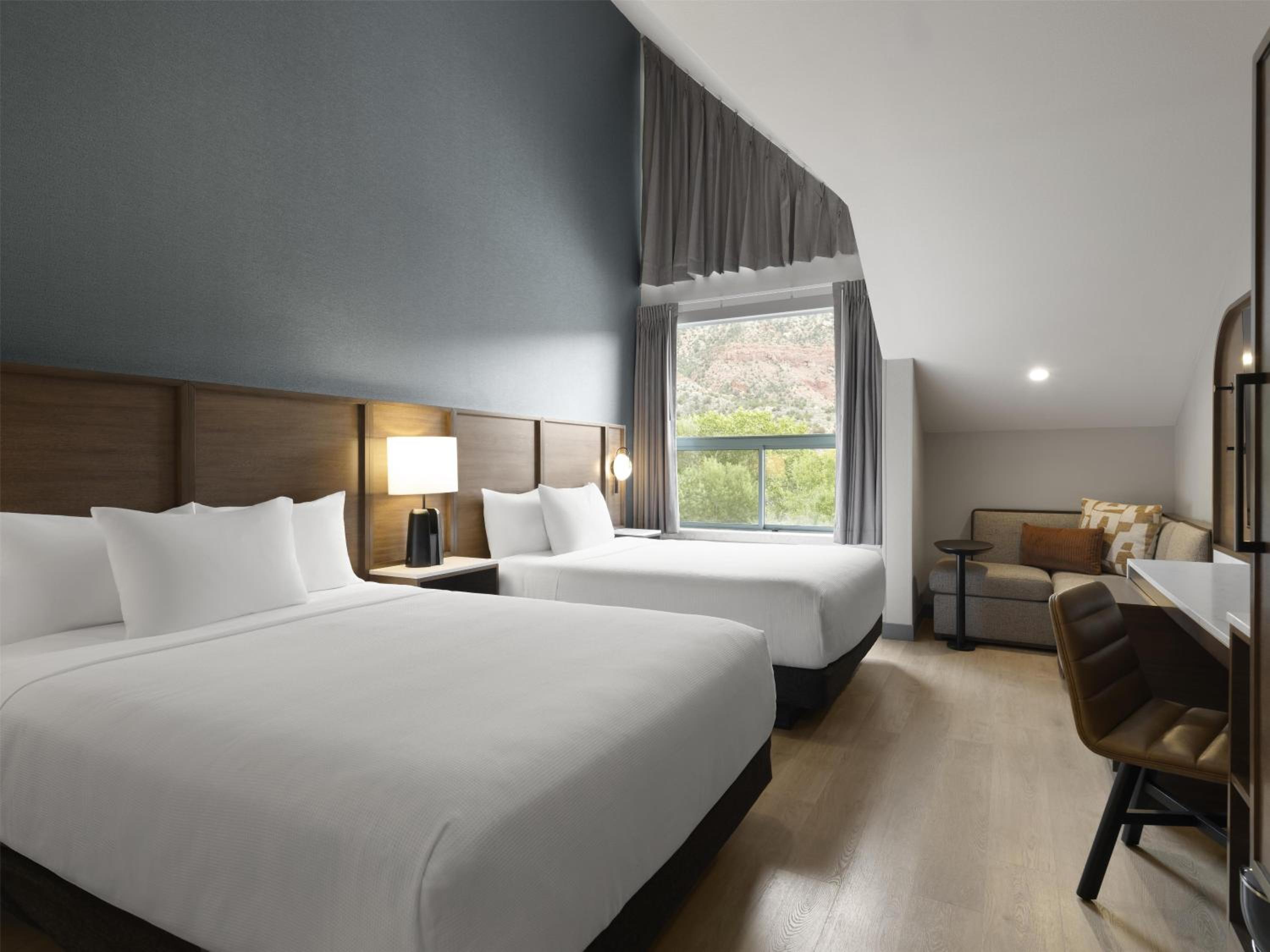 Queen Room with Two Queen Beds and Mountain View - Photo 4