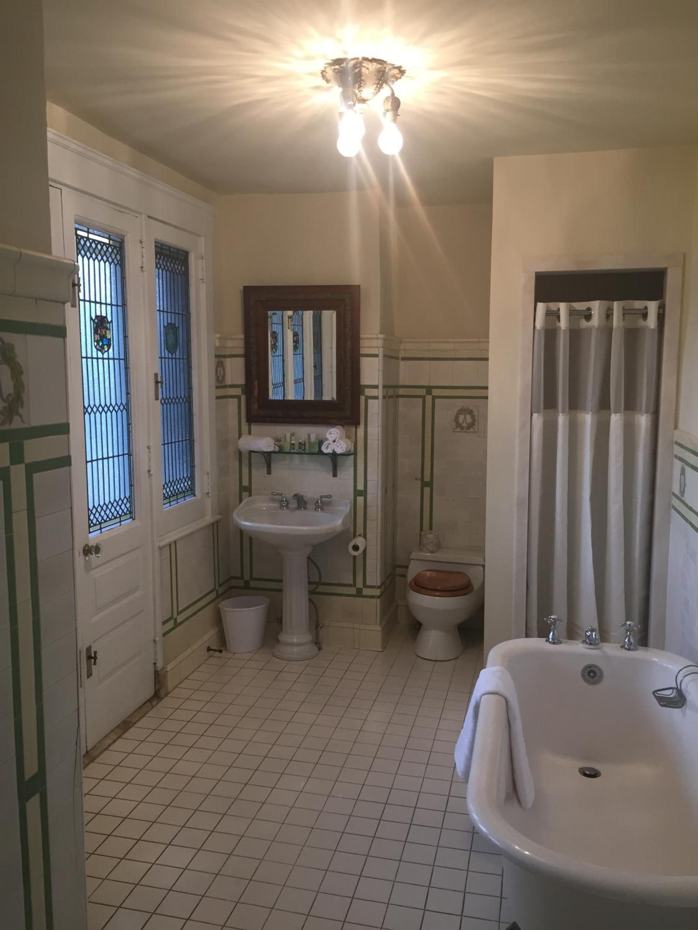 Deluxe Double Room with Balcony photo 3