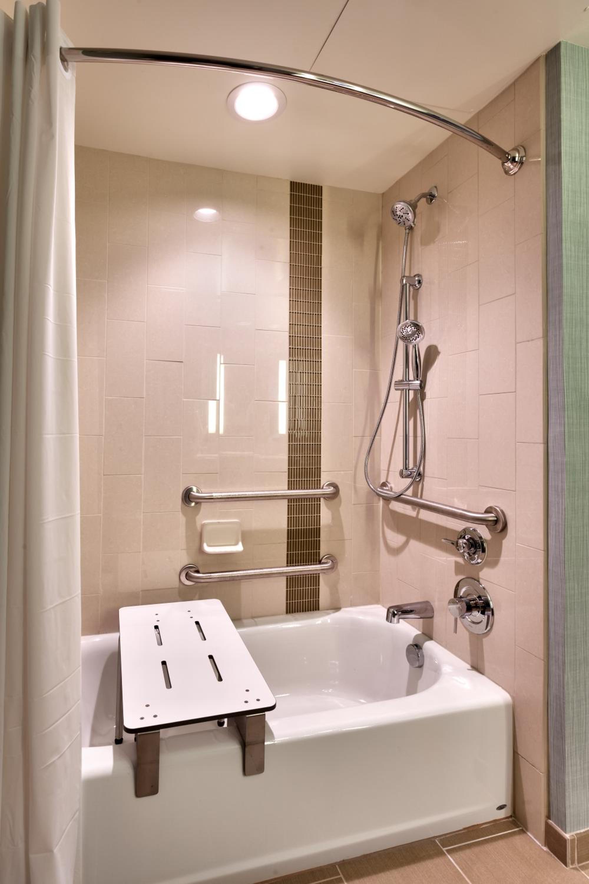 Queen Room with Two Queen Beds and Accessible Tub - Disability Access