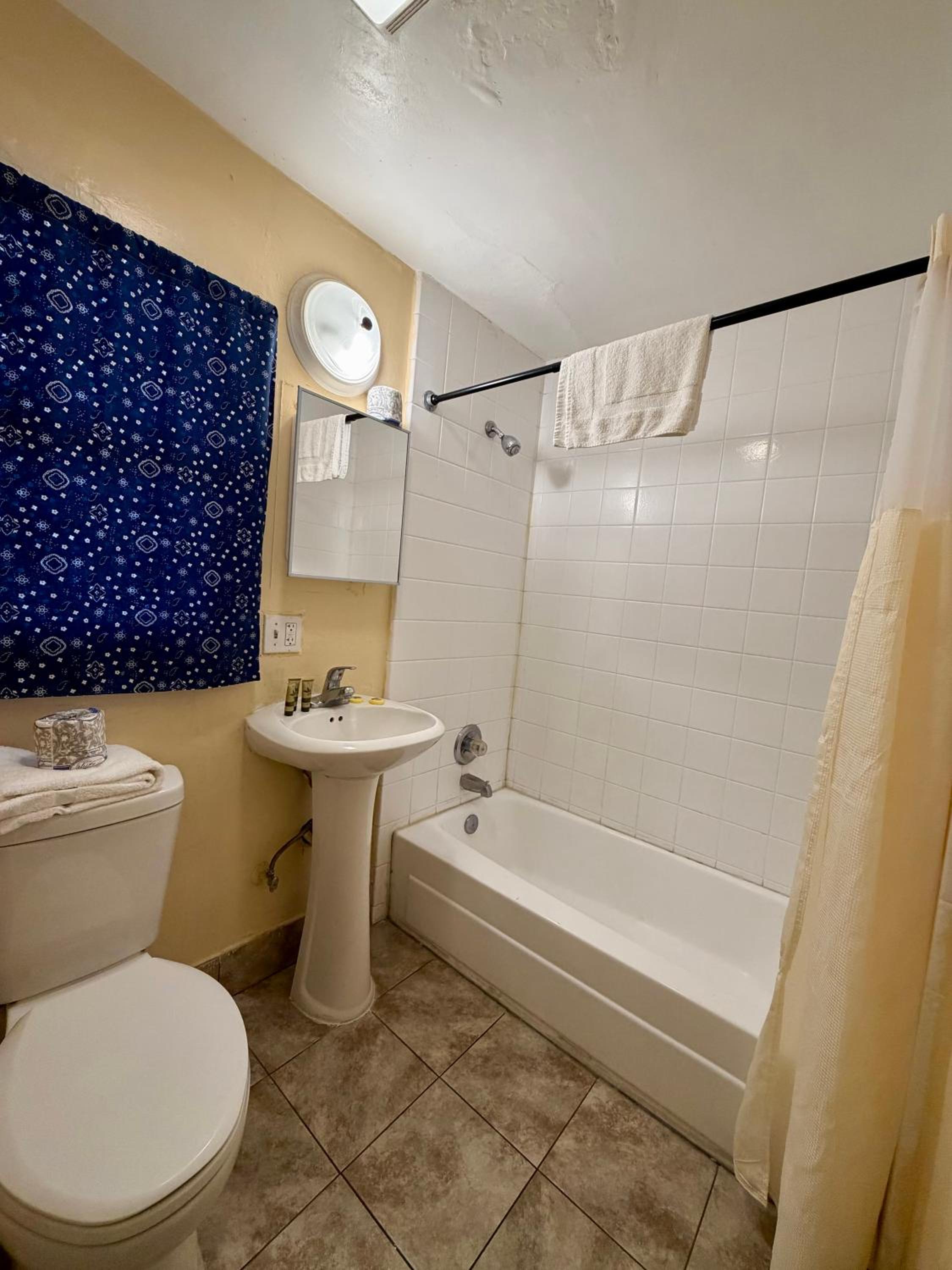Suite - Photo 10