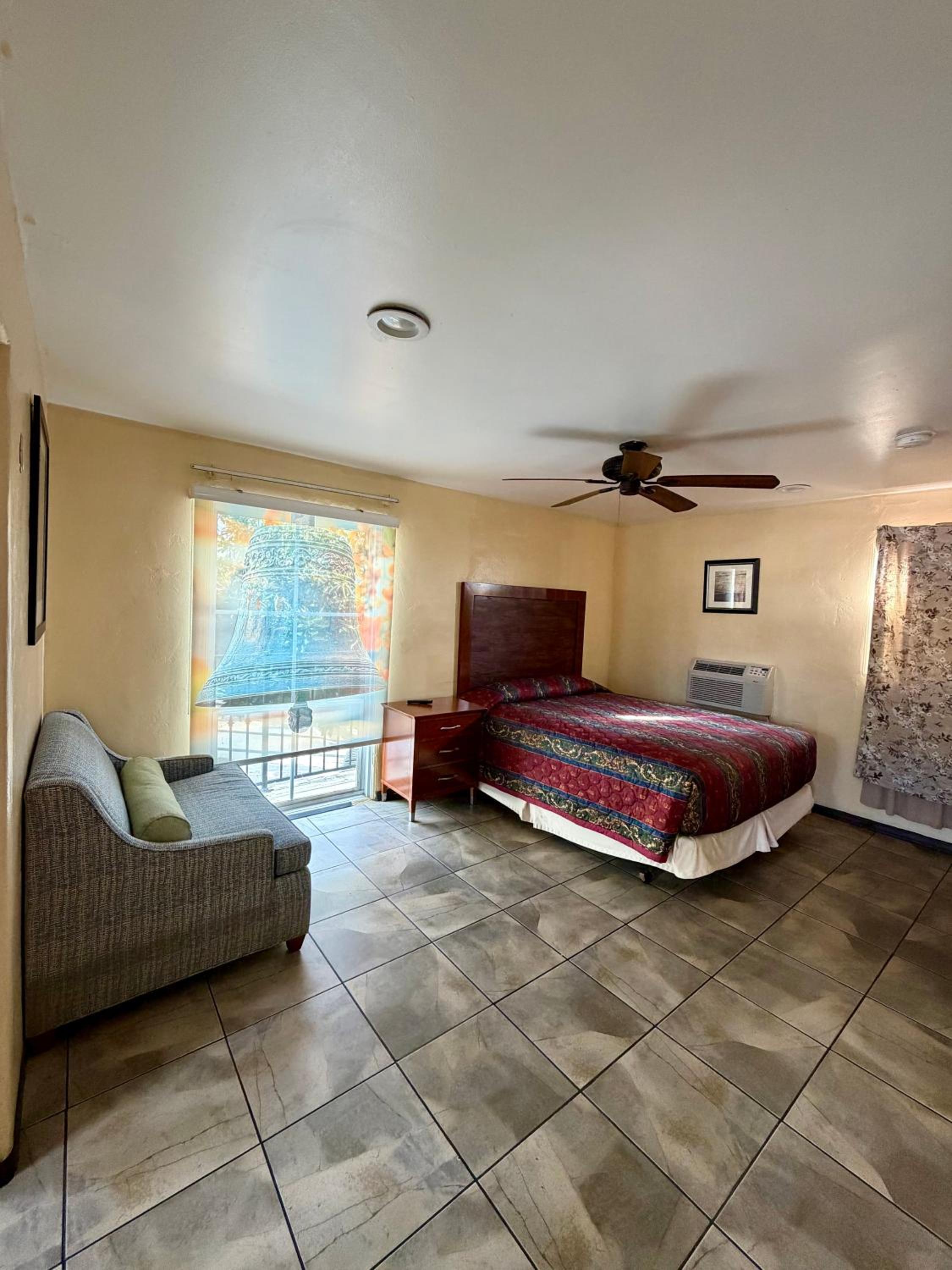 Suite - Photo 9