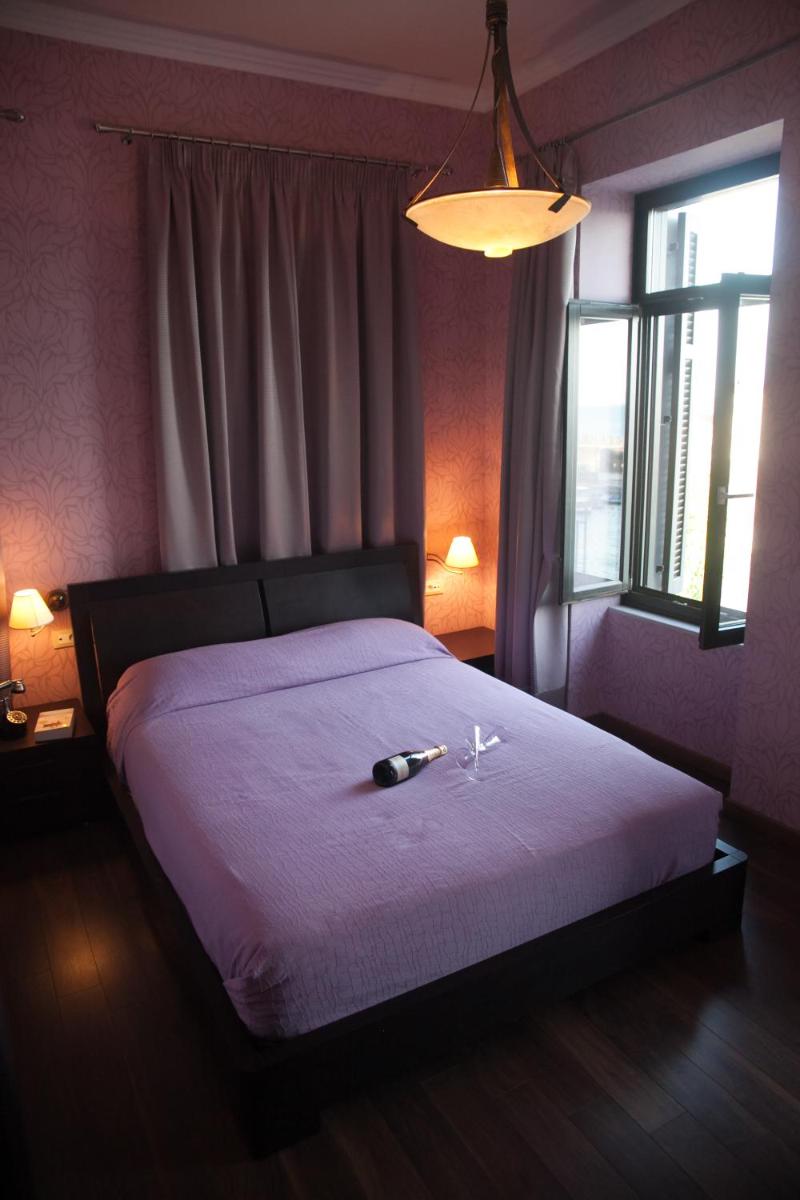 Double Room with Balcony and Sea View - Photo 5
