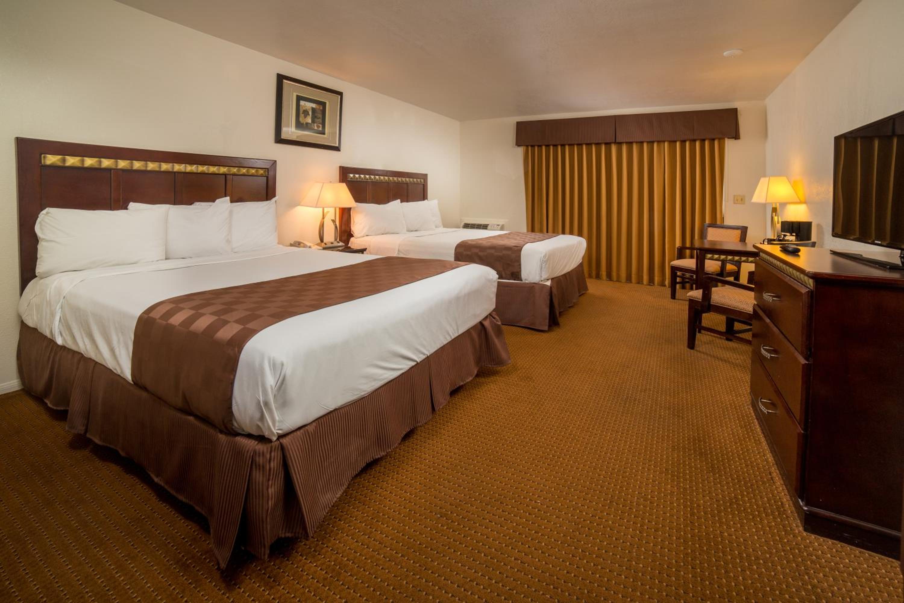 Queen Room With Two Queen Beds - Non-Smoking
