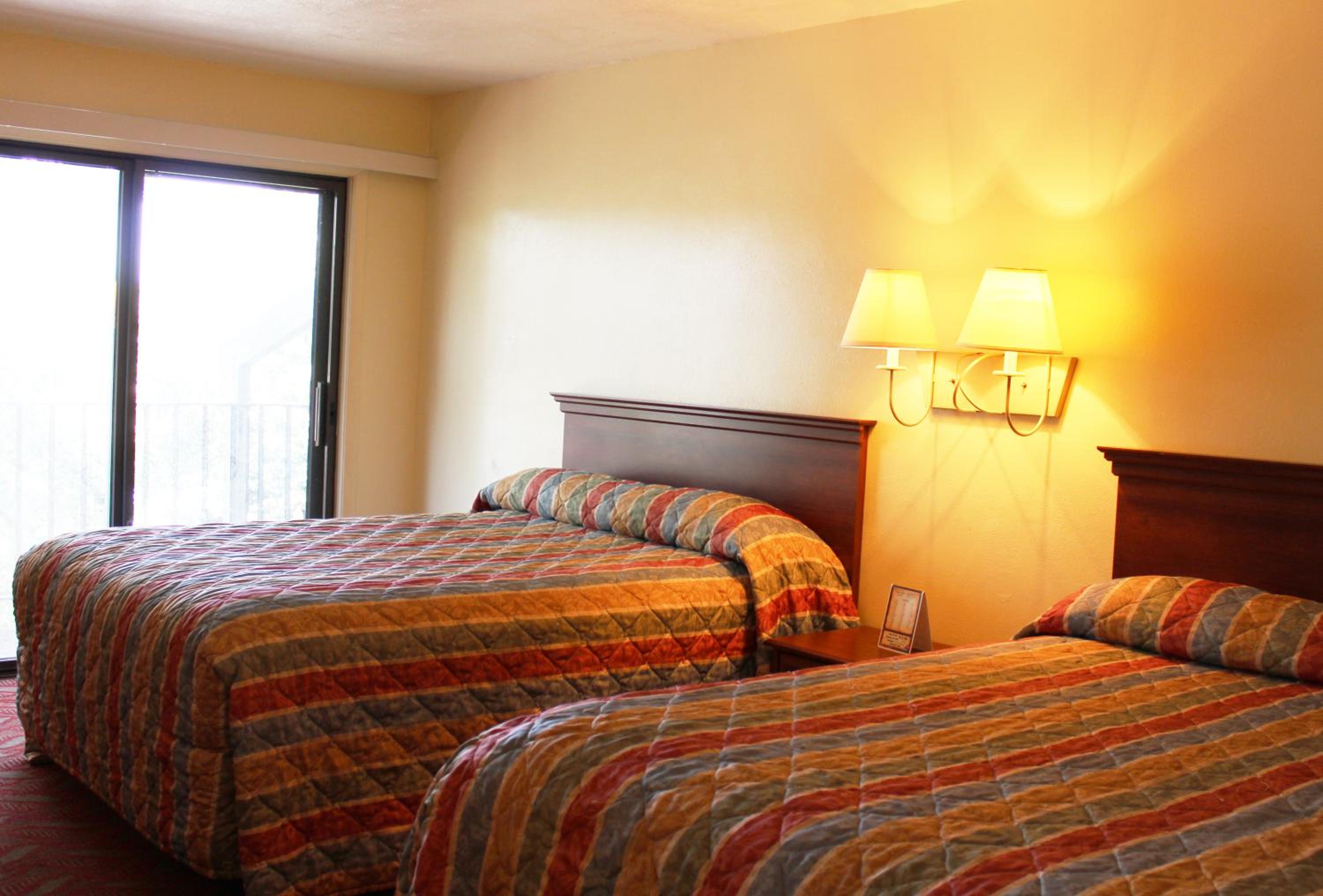 Queen Room with Two Queen Beds - Non-Smoking - Photo 1