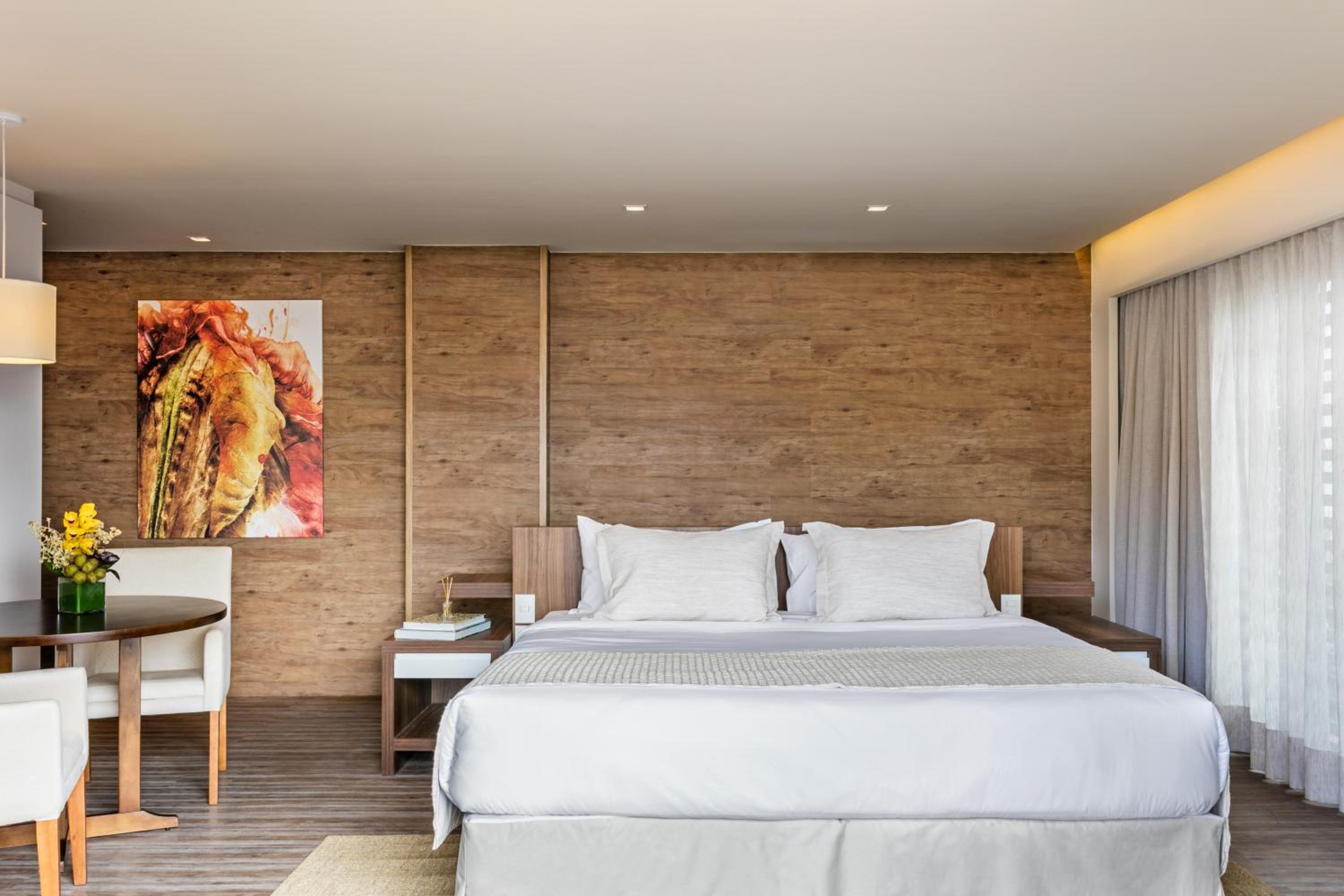 Deluxe King Room with Whirlpool and Balcony
