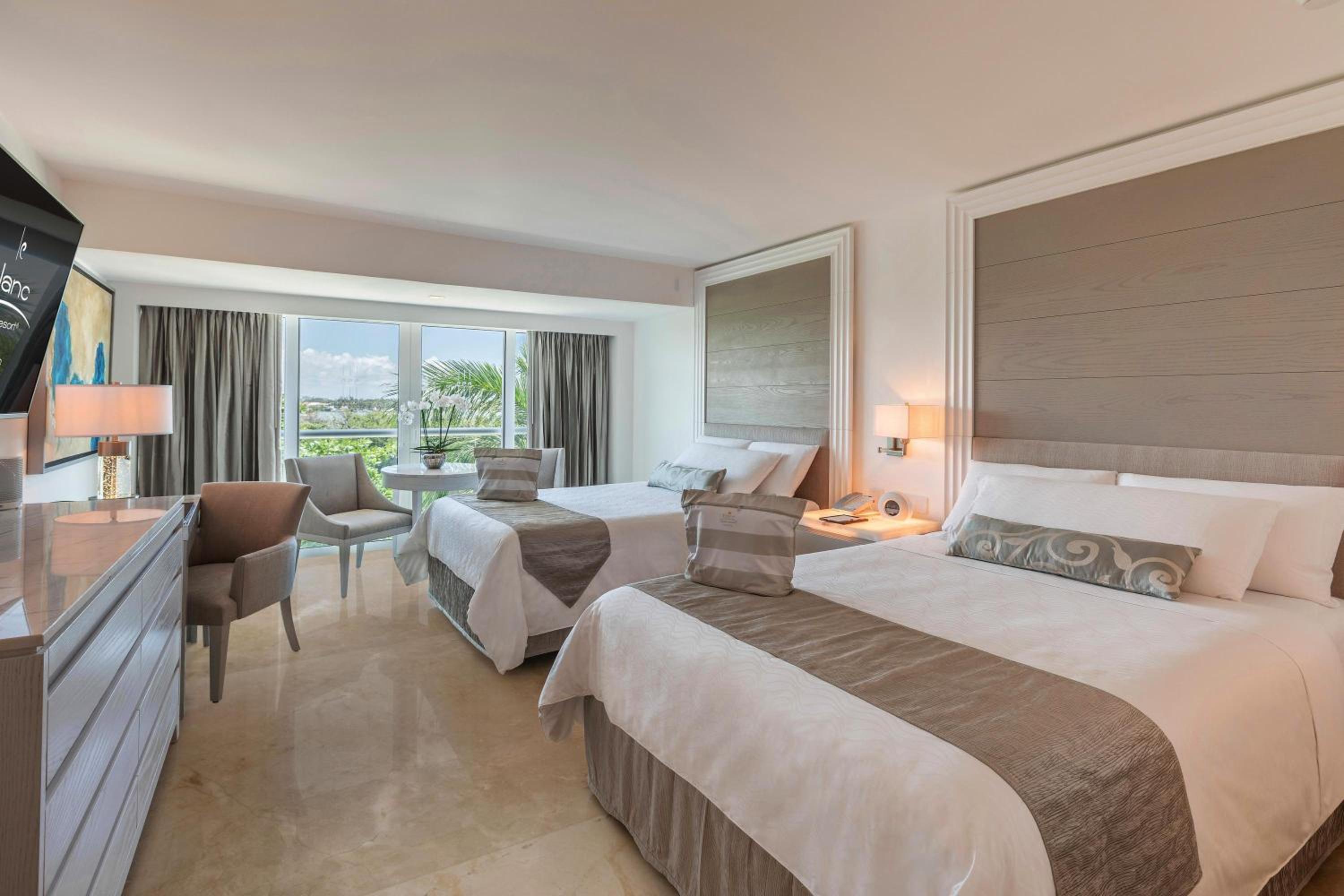 Royale Deluxe Lagoon View - Get 2 Free Nights at Punta Cana photo 1