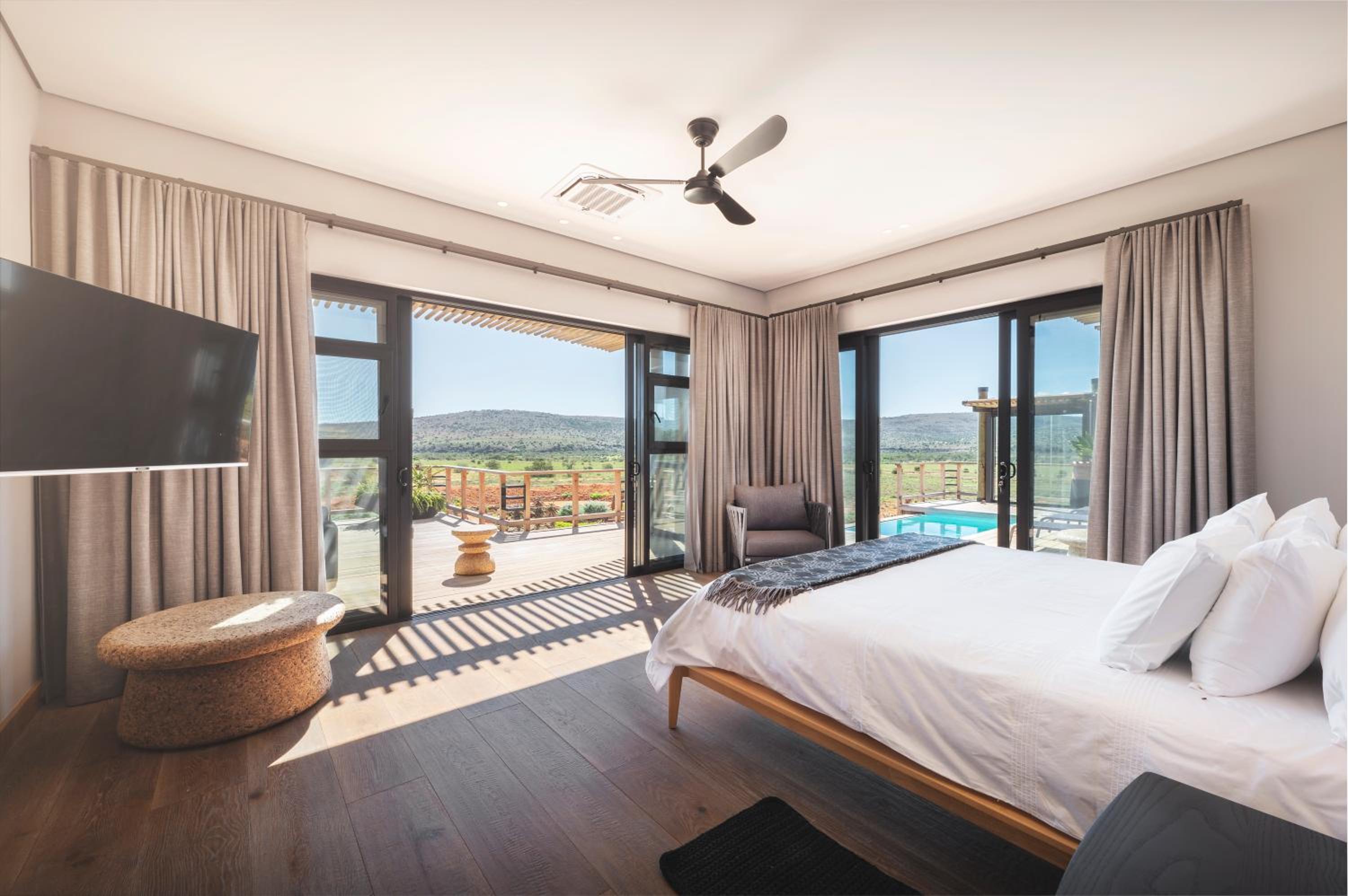 Deluxe King Room photo 1