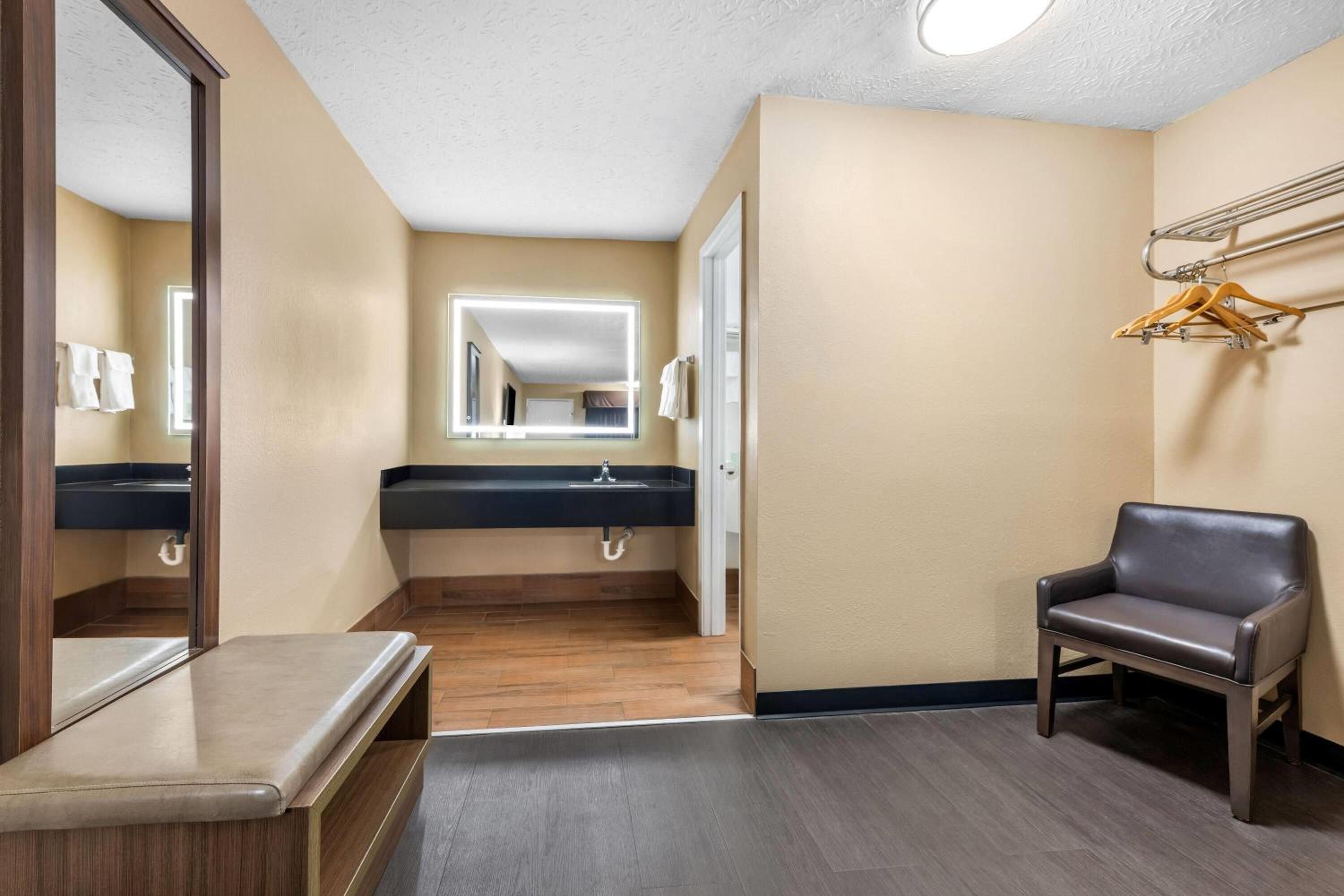 Queen Room with Two Queen Beds - Smoking