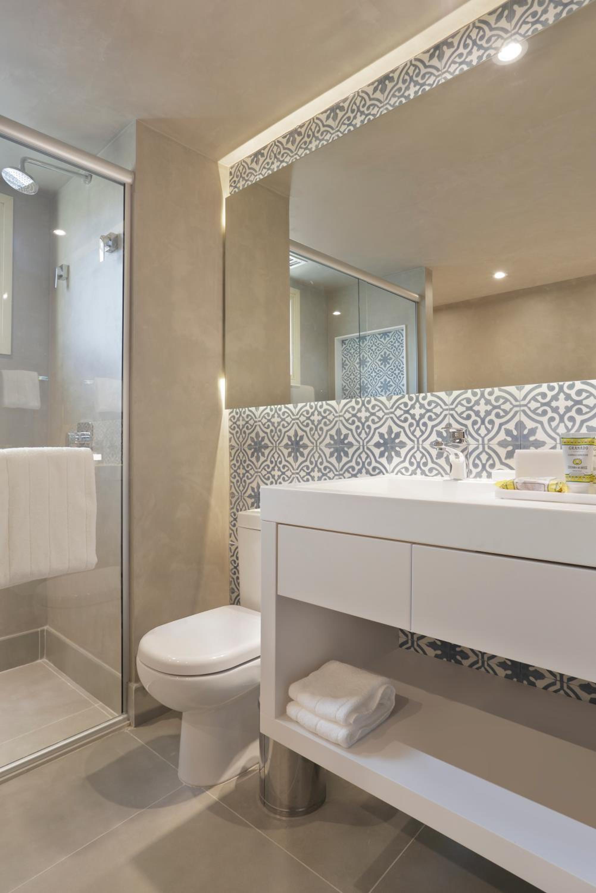 Superior Triple Room with One Queen Bed and One Single Bed