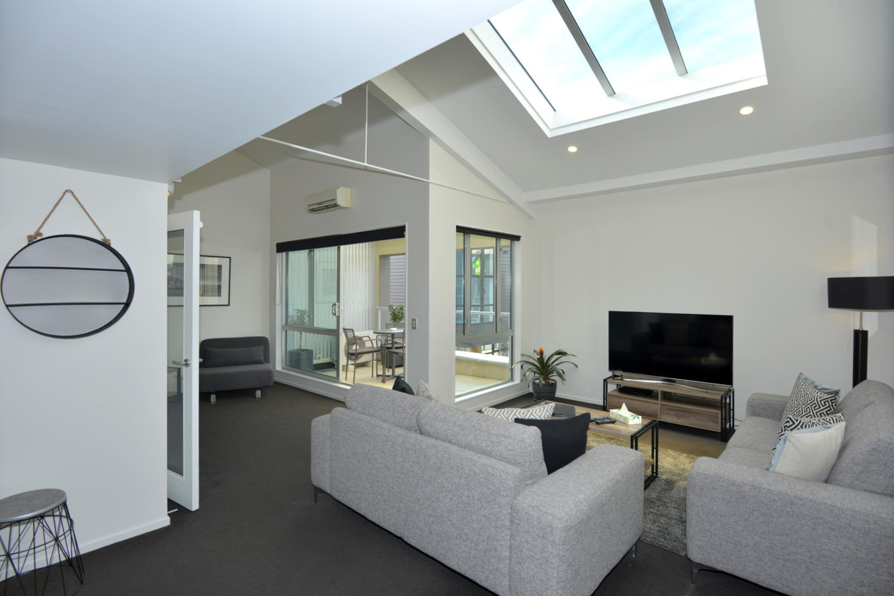 Executive Two-Bedroom Apartment with Two Bathrooms photo 3