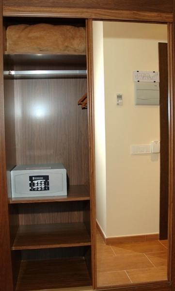 Twin Room - Photo 2