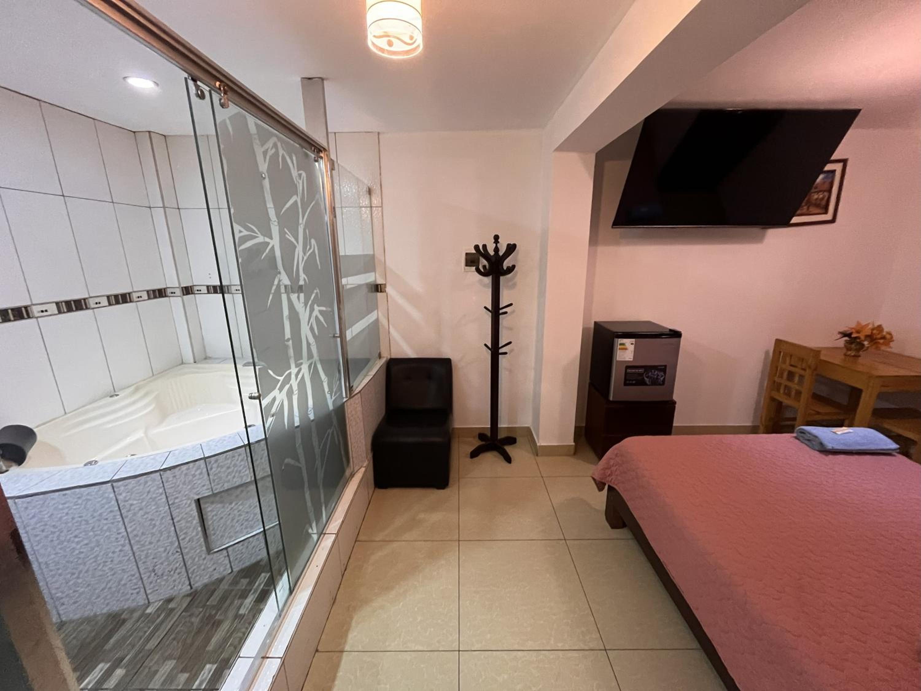 Queen Room with Spa Bath photo 1