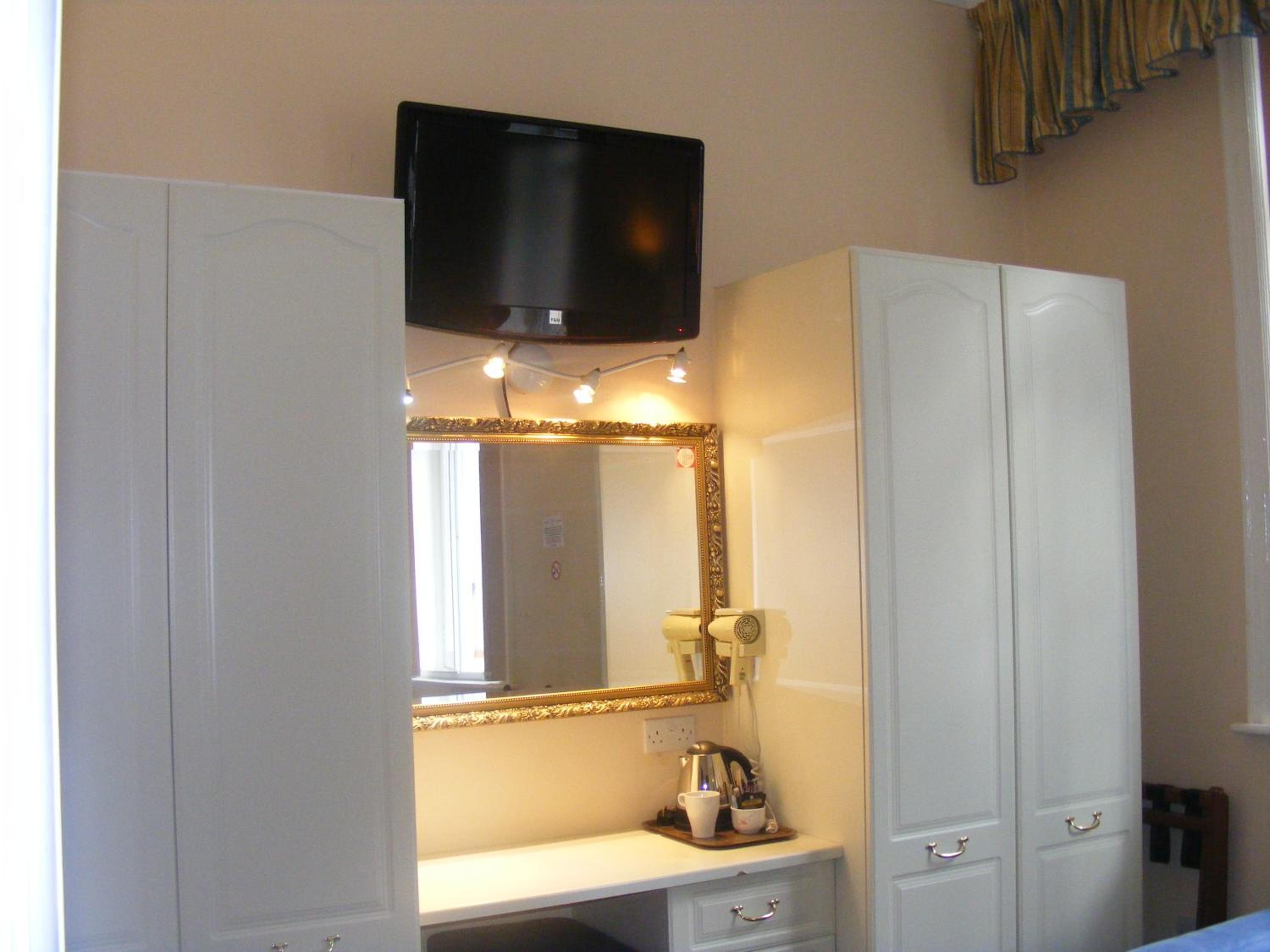 Family Room (7 Adults)  photo 3