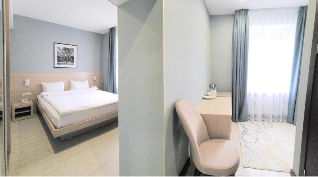 Twin Room with Balcony photo 3