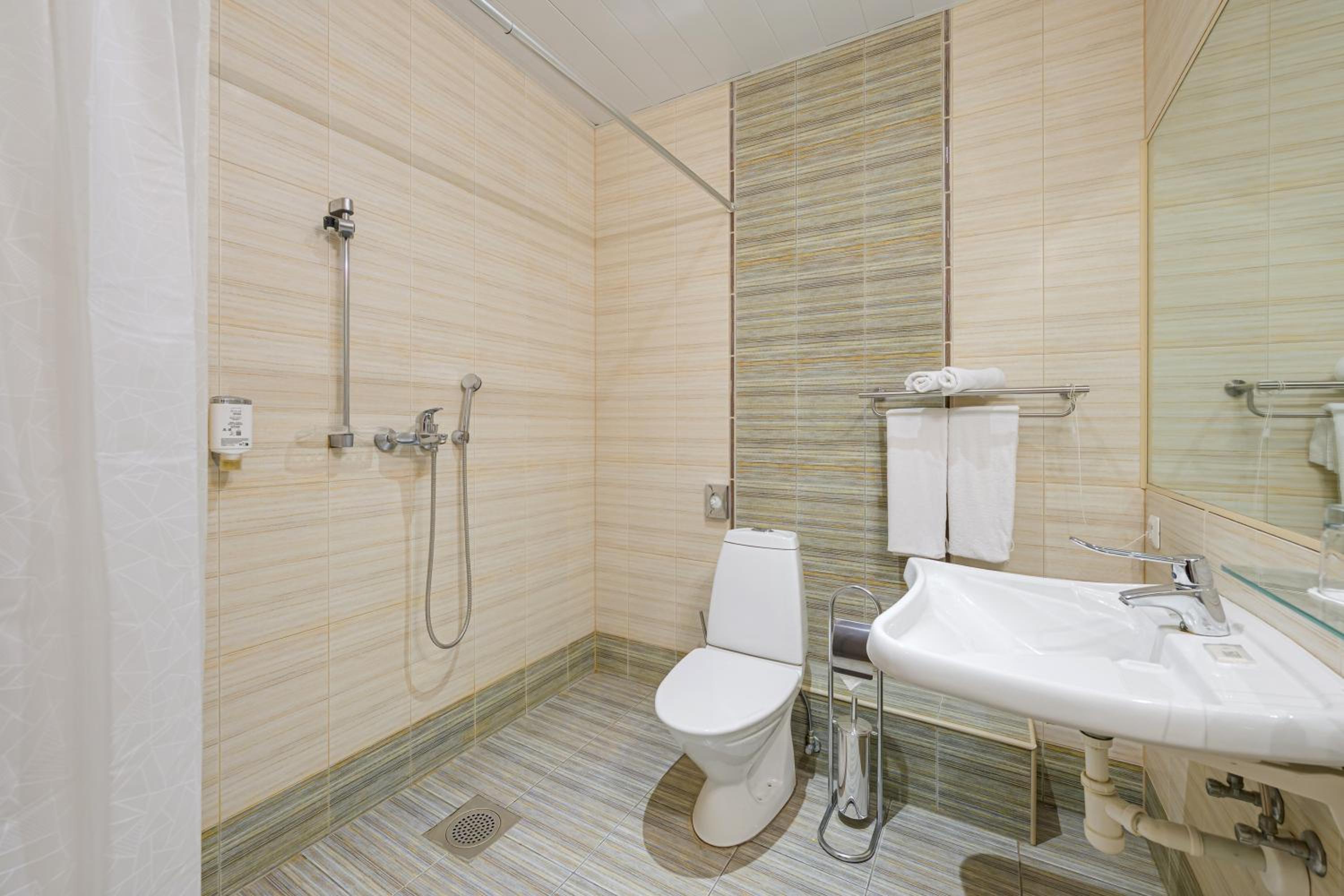 Family Room with Pool and Sauna Access - Ground Floor