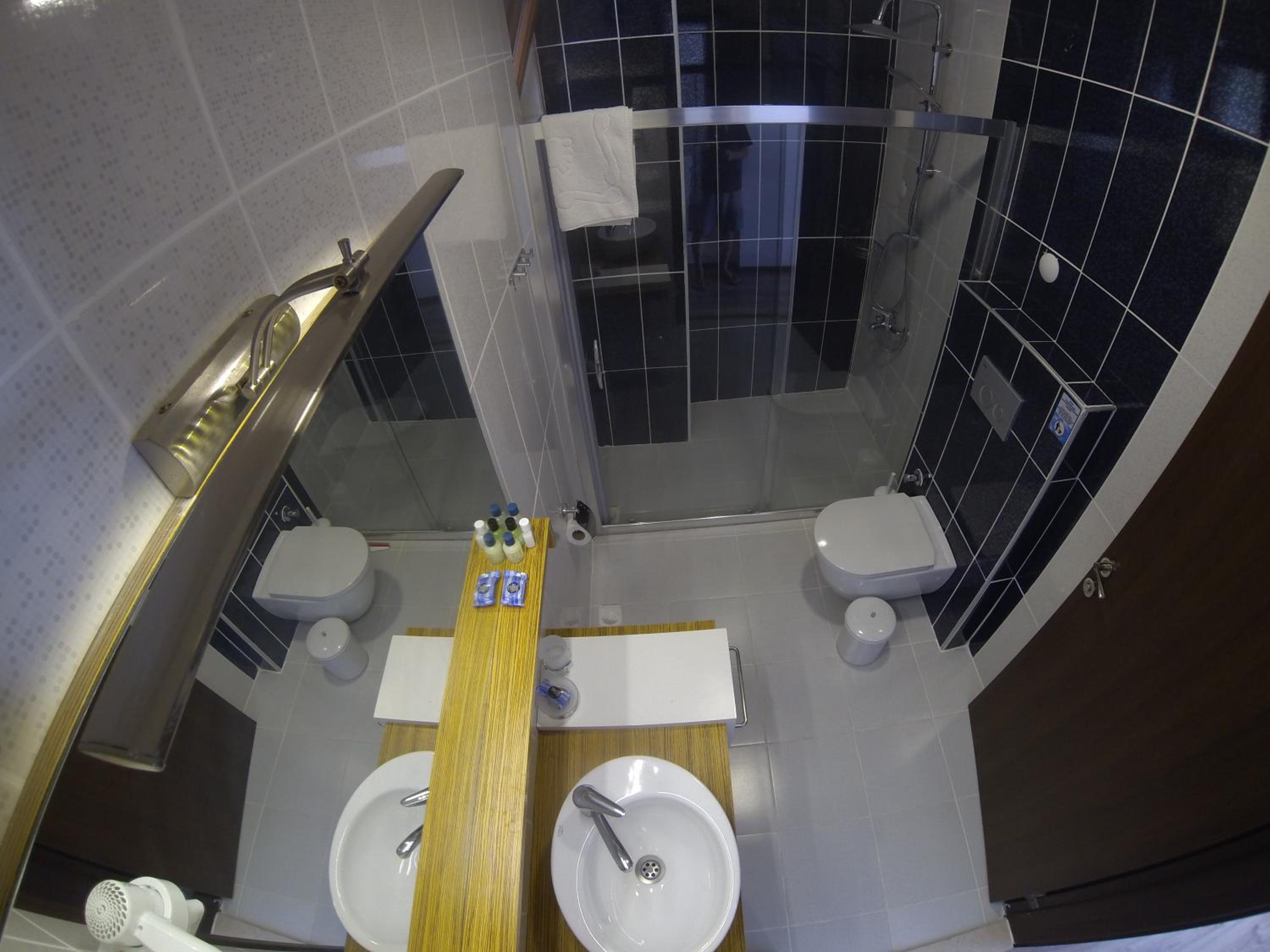 Deluxe Double Room (2 Adults + 1 Child) photo 3