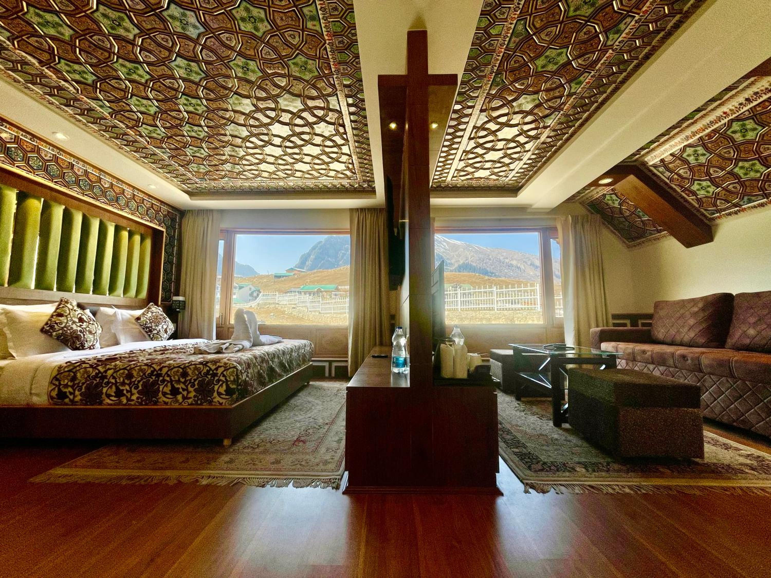 Suite with Mountain View photo 3