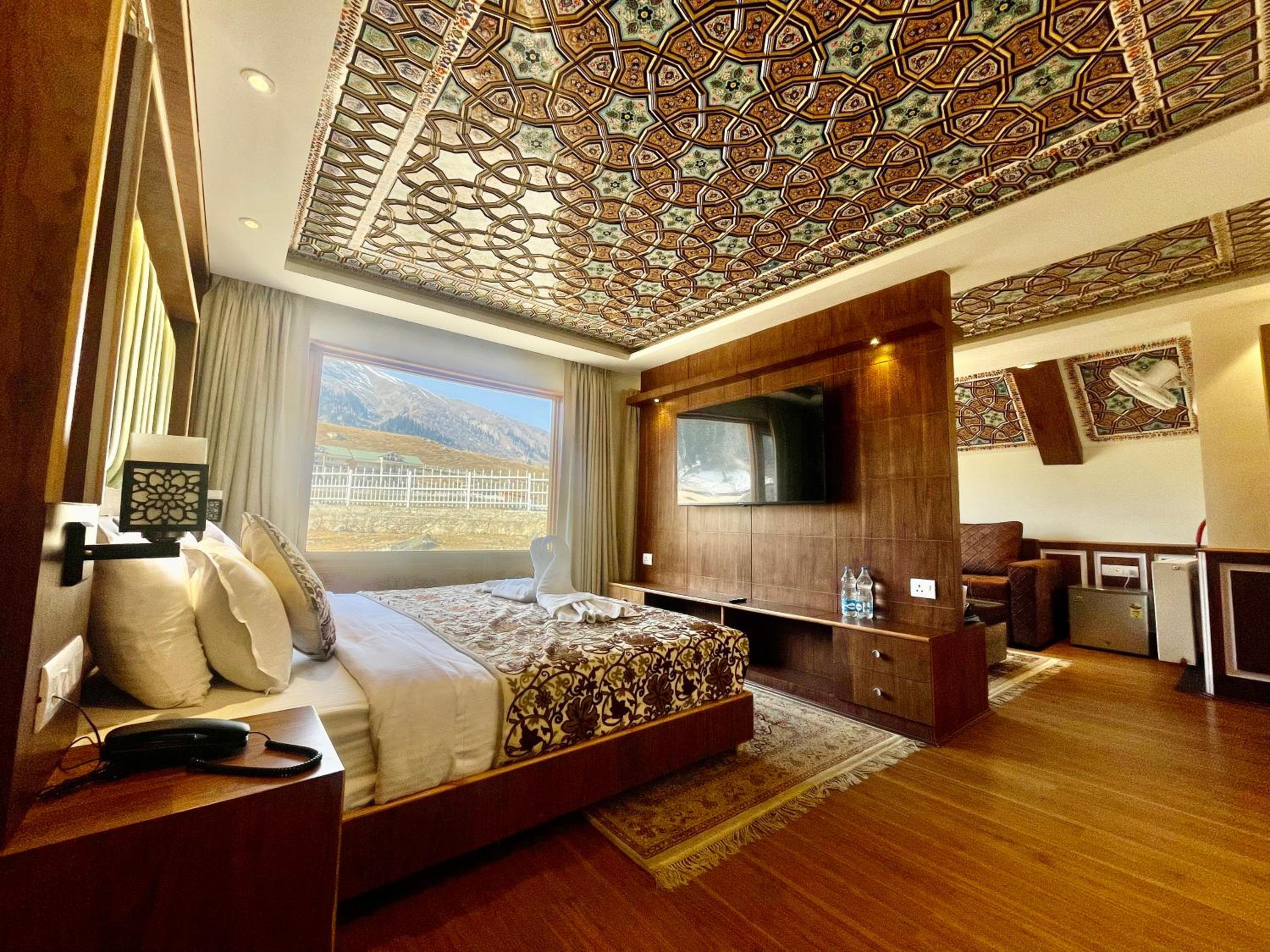 Suite with Mountain View photo 2