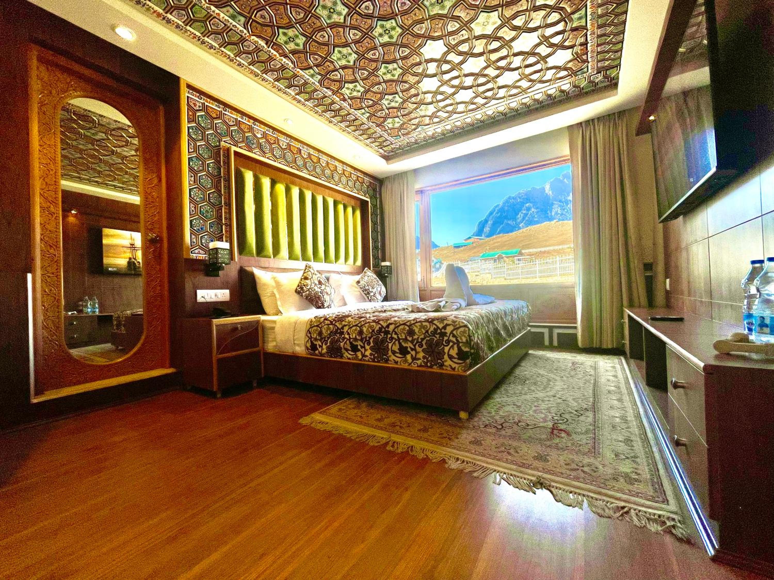 Suite with Mountain View