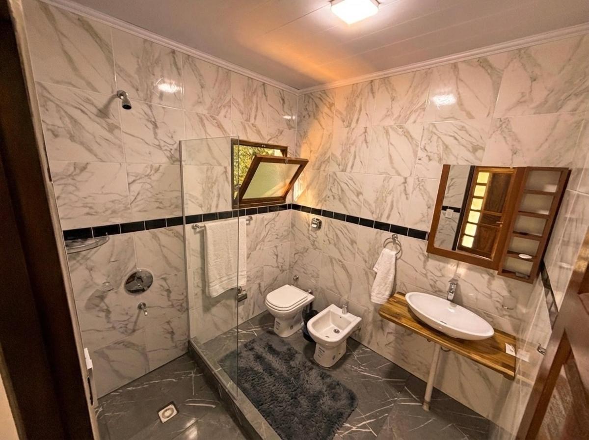 Suite with Hot Tub photo 1