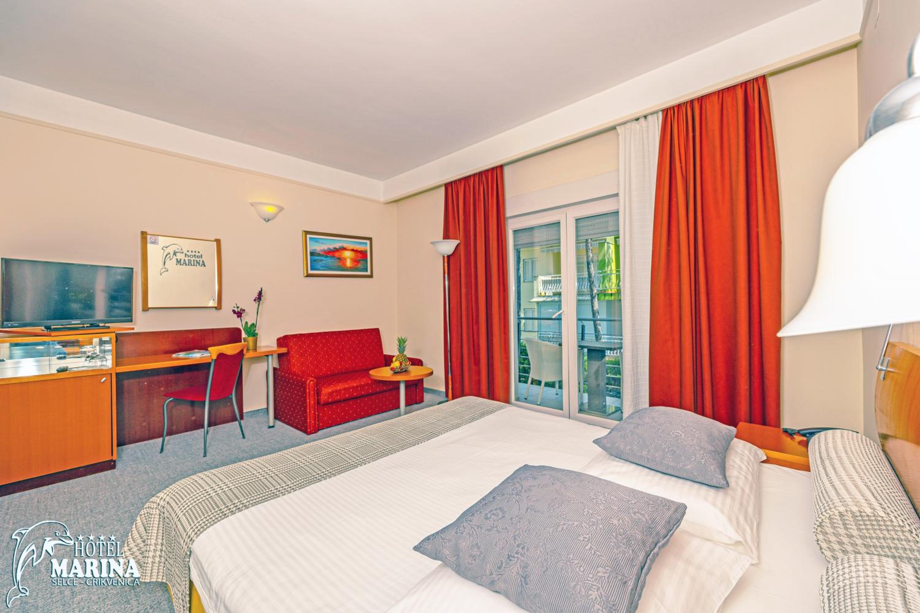 Double Room with Park View - Photo 3