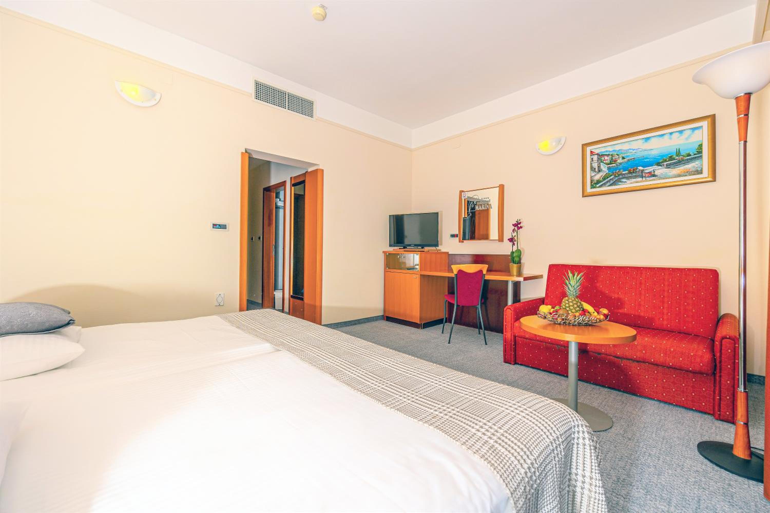 Double Room with Park View - Photo 2
