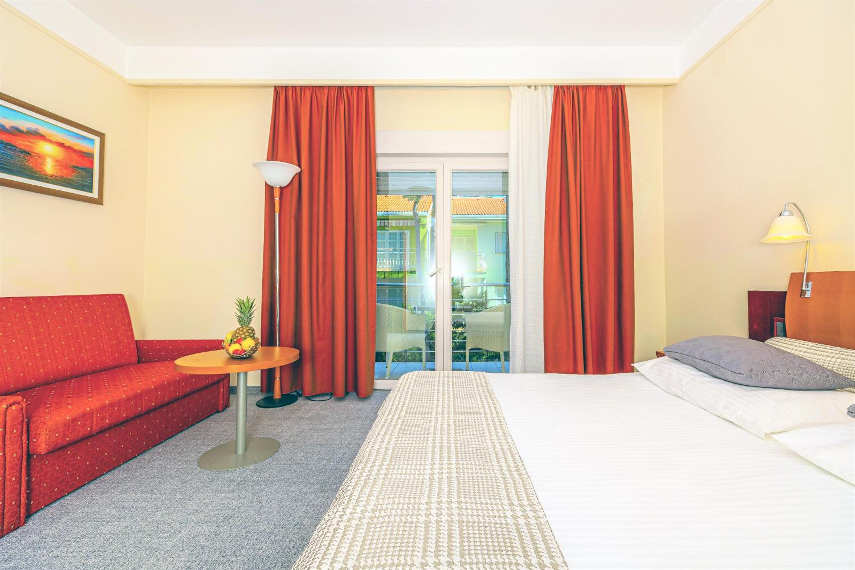 Double Room with Park View - Photo 4