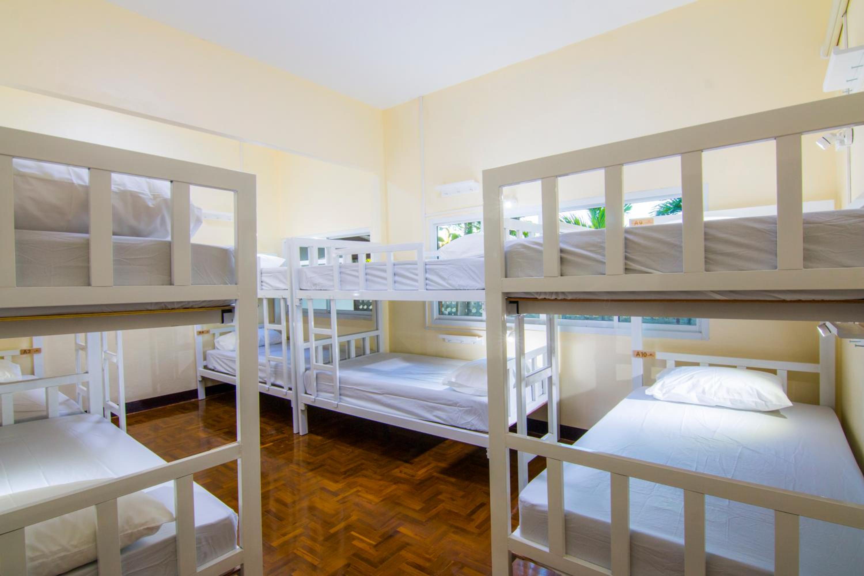 8-Bed Mixed Dormitory Room photo 3
