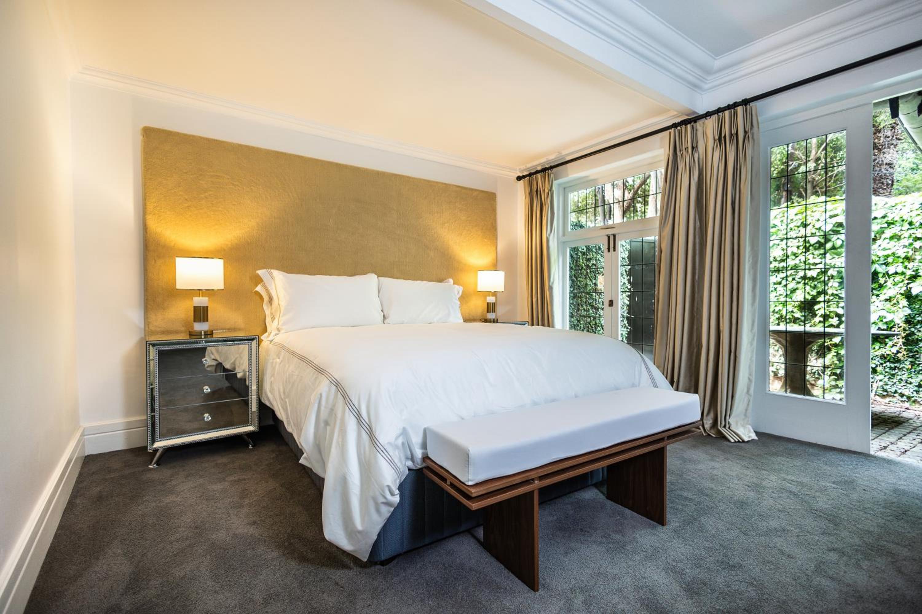 Deluxe King Suite