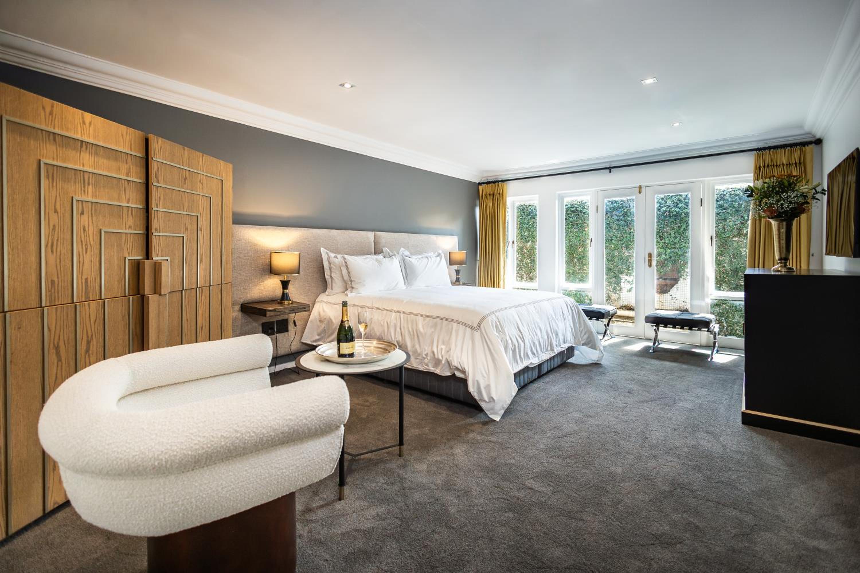 Deluxe King Suite