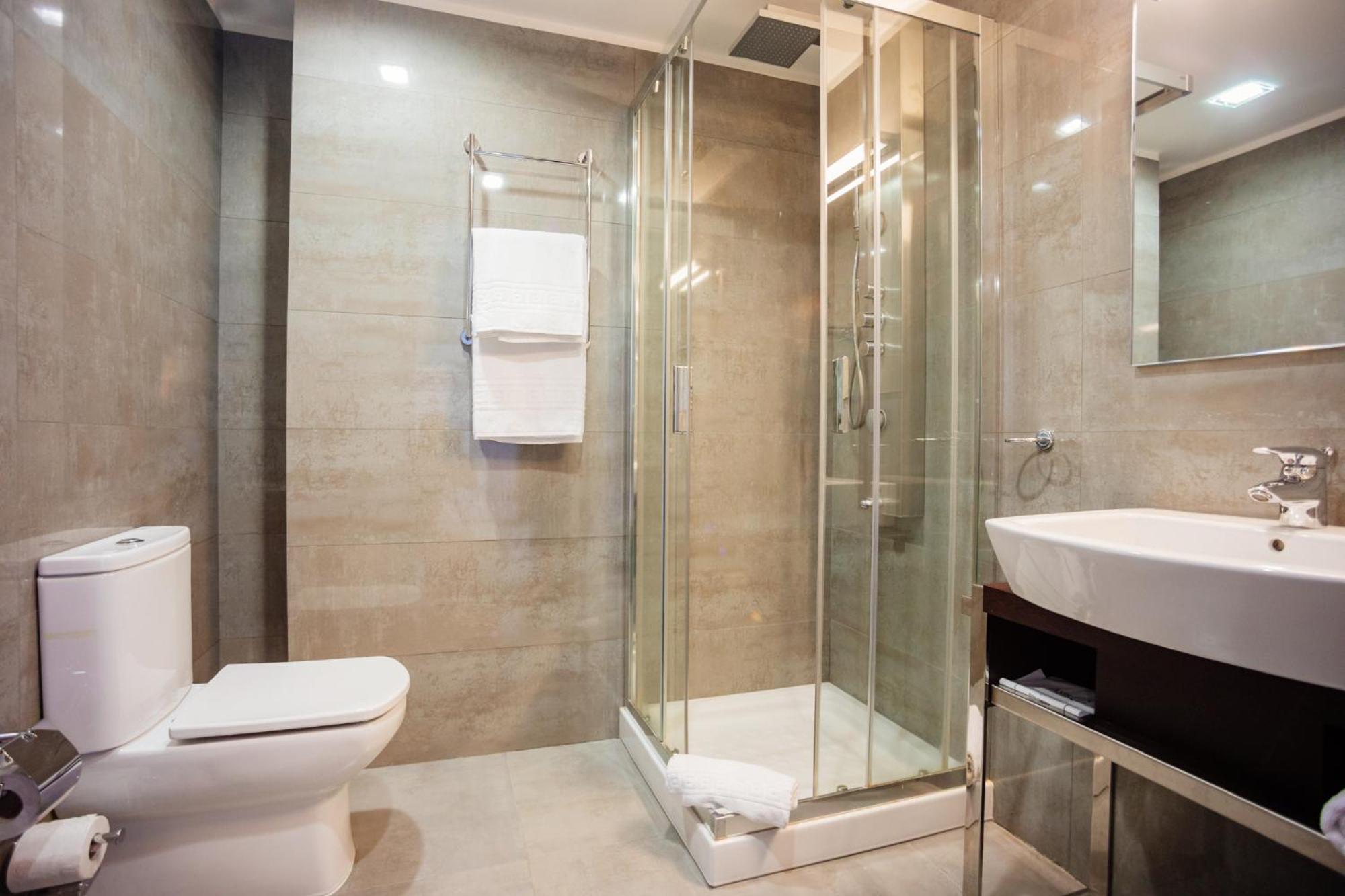 Triple Room with Balcony - Photo 6