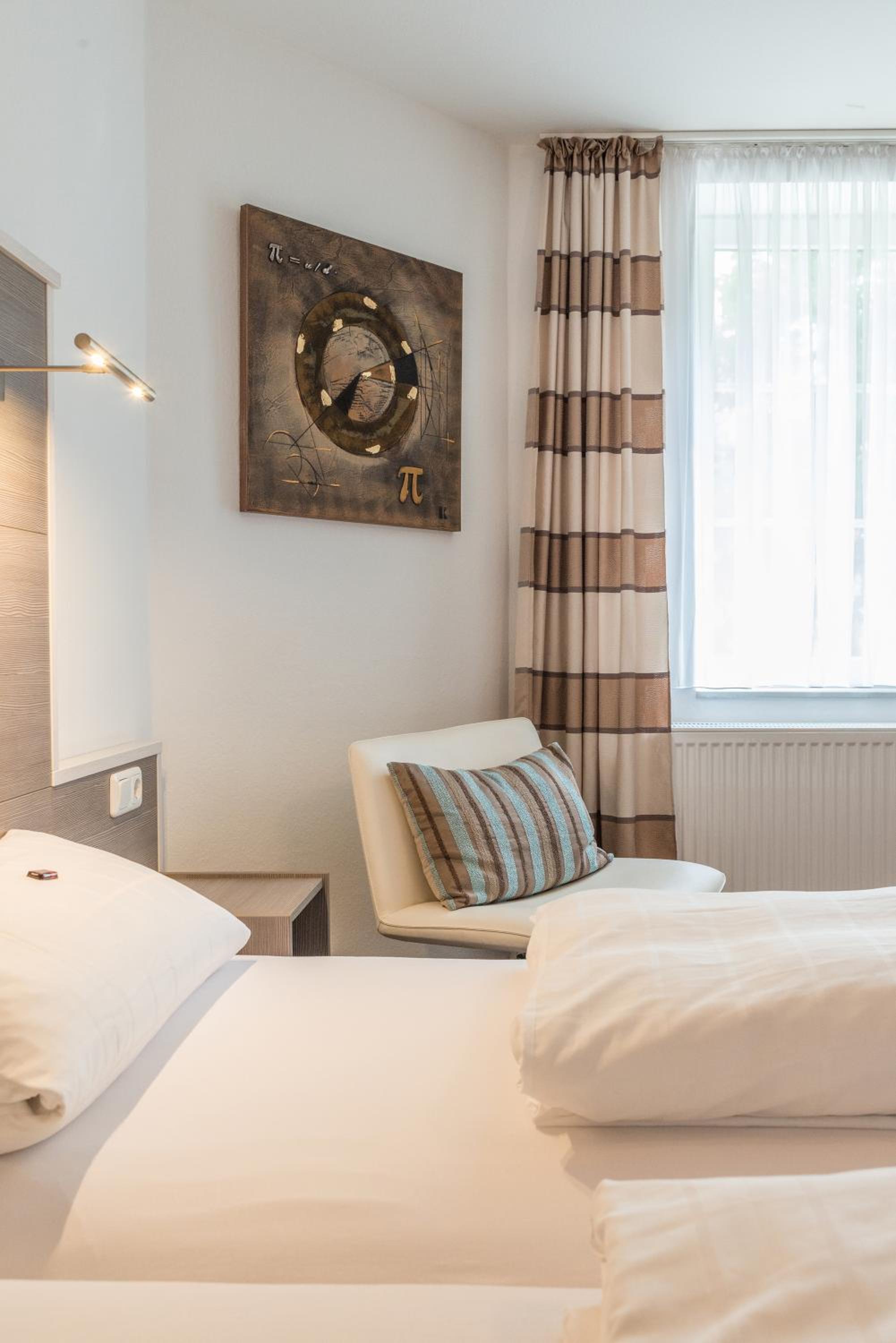 Budget Double Room photo 3