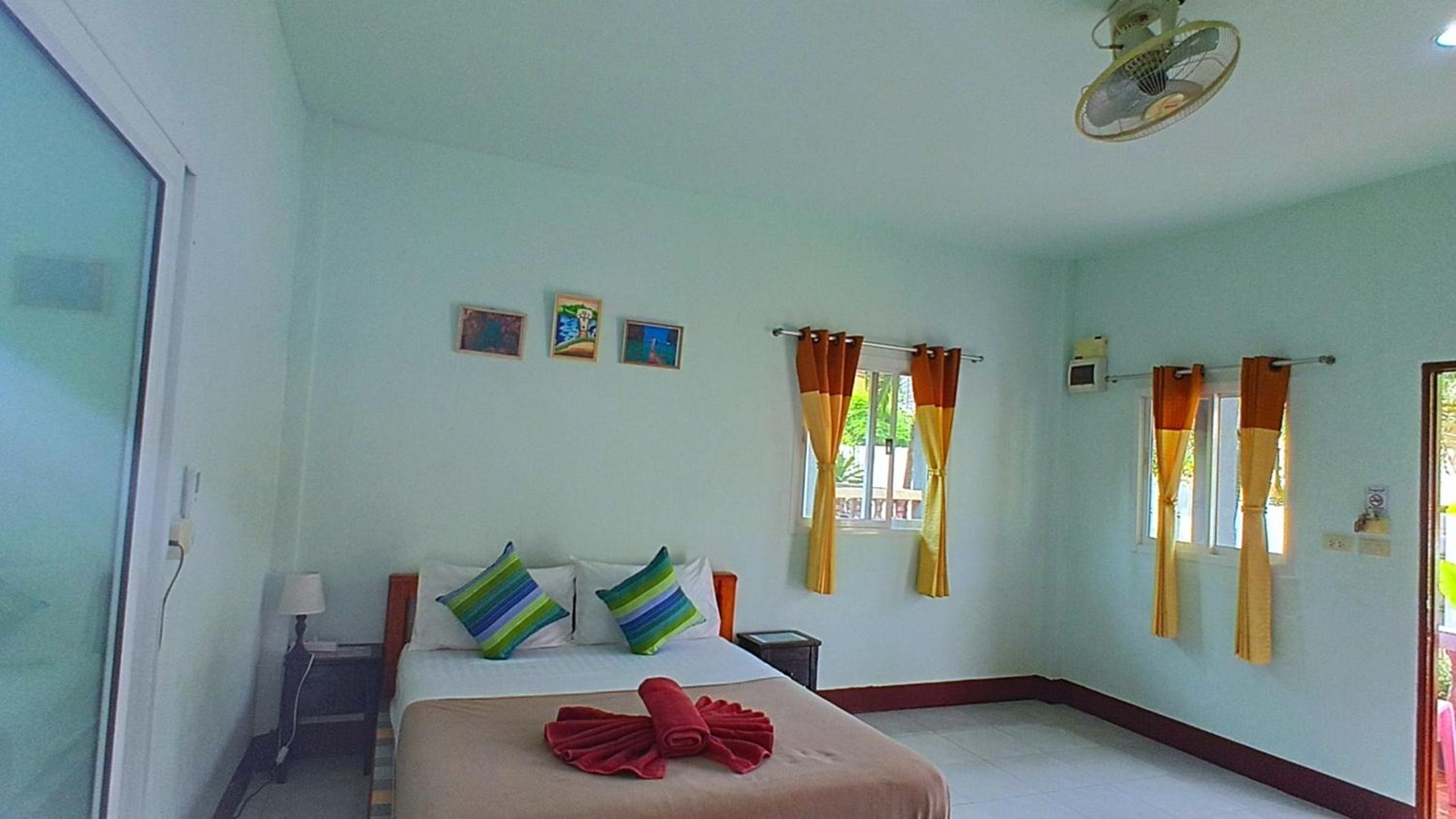Deluxe Bungalow with Garden View photo 3