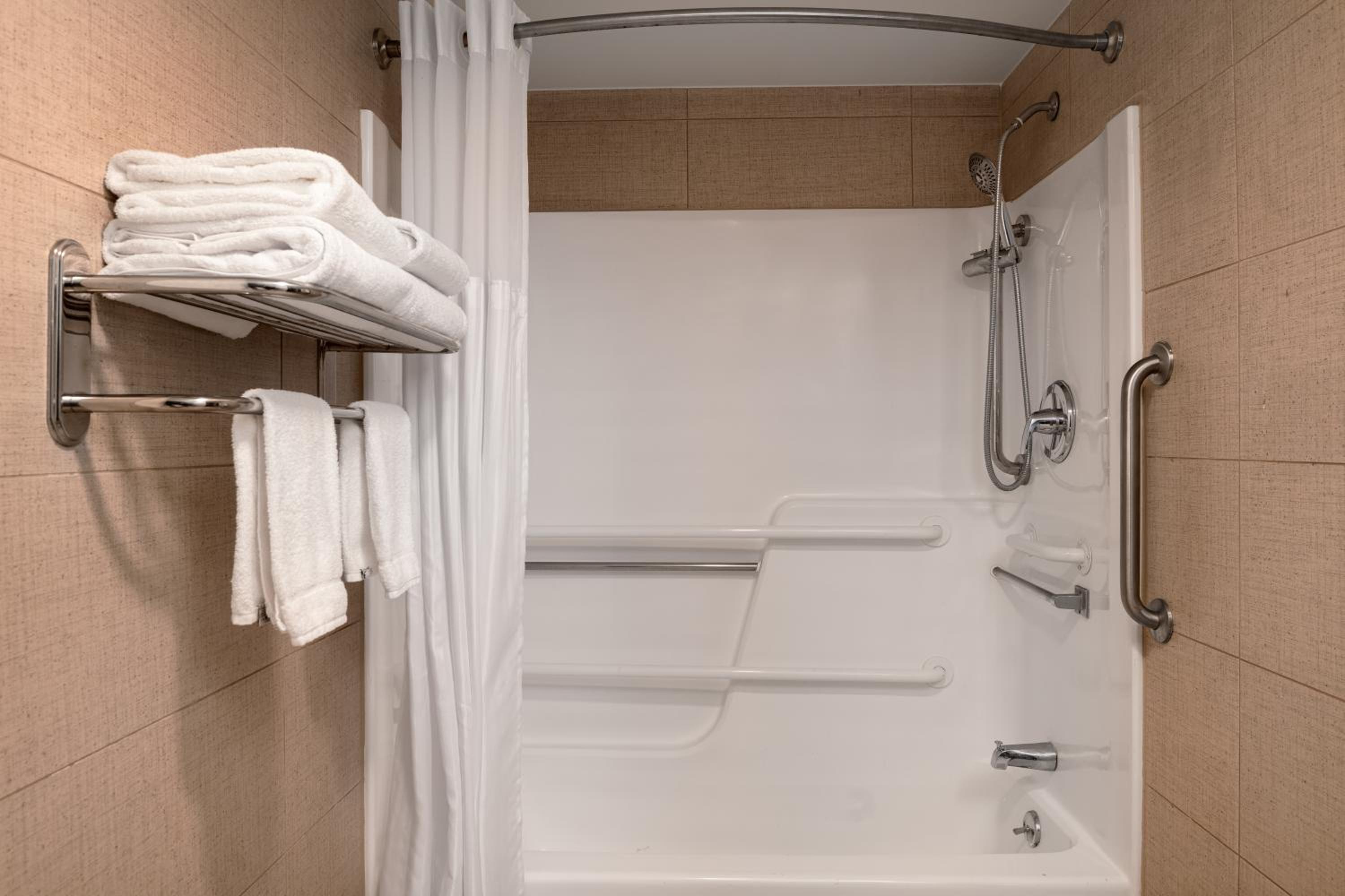 King Room with Mobility Accessible Tub - Photo 2