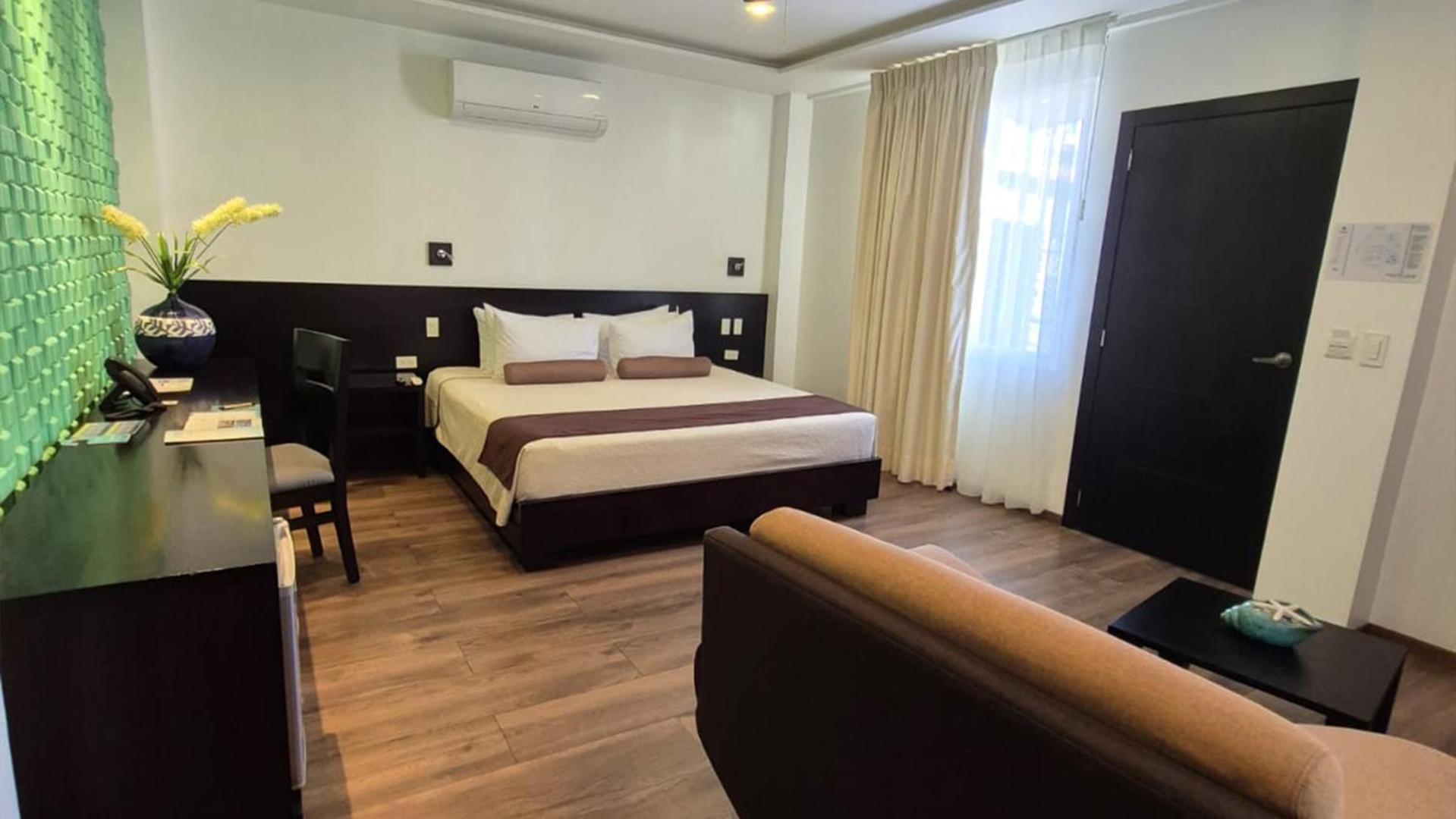 Deluxe Double Room with Balcony photo 3