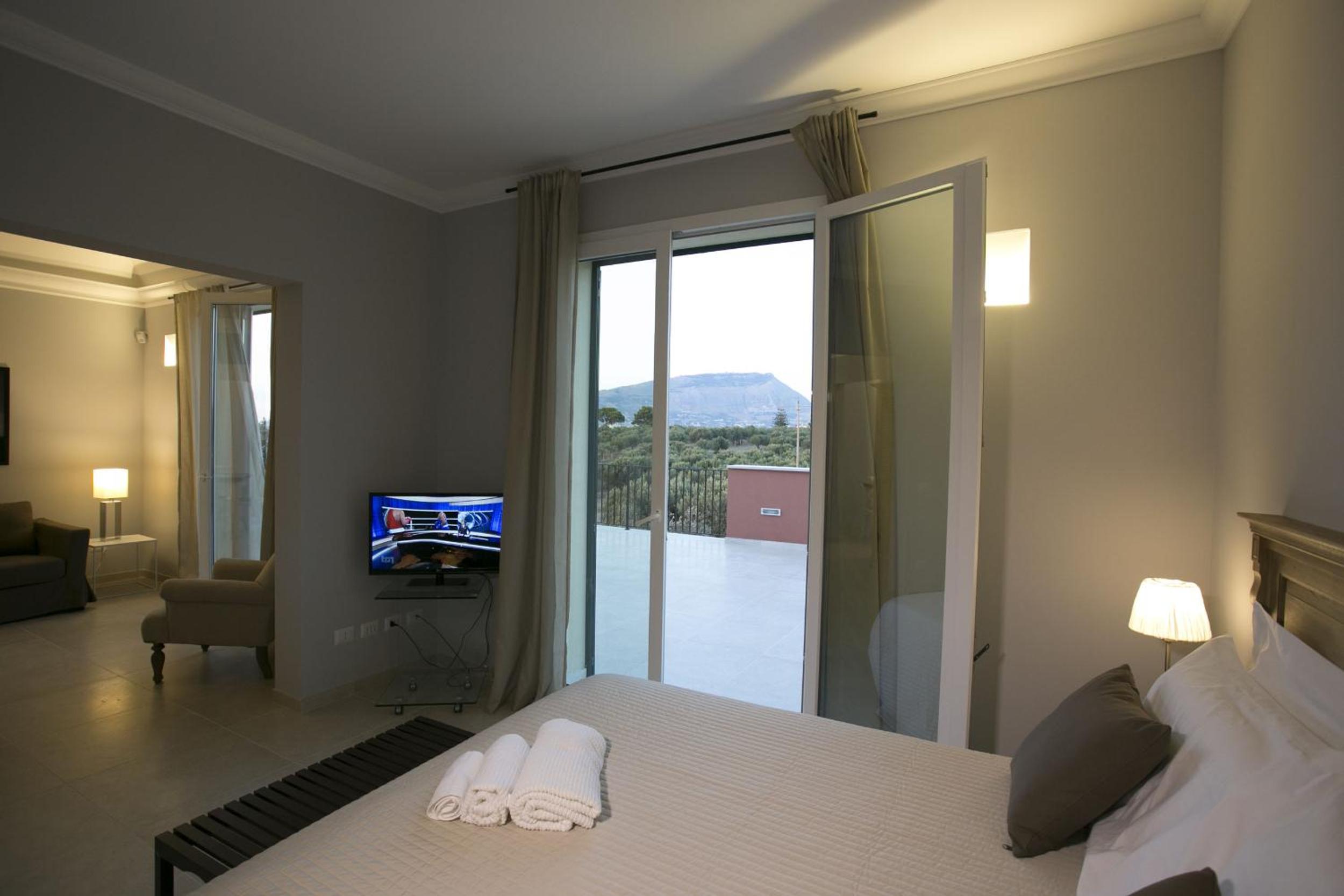 Superior One-Bedroom Apartment with Terrace photo 2