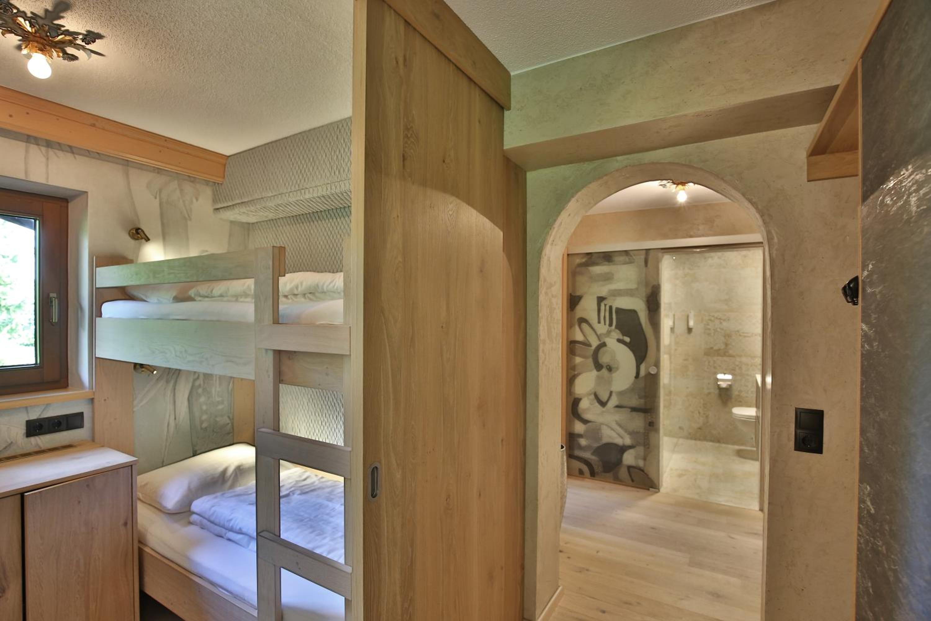 Two-Bedroom Apartment with Balcony photo 2