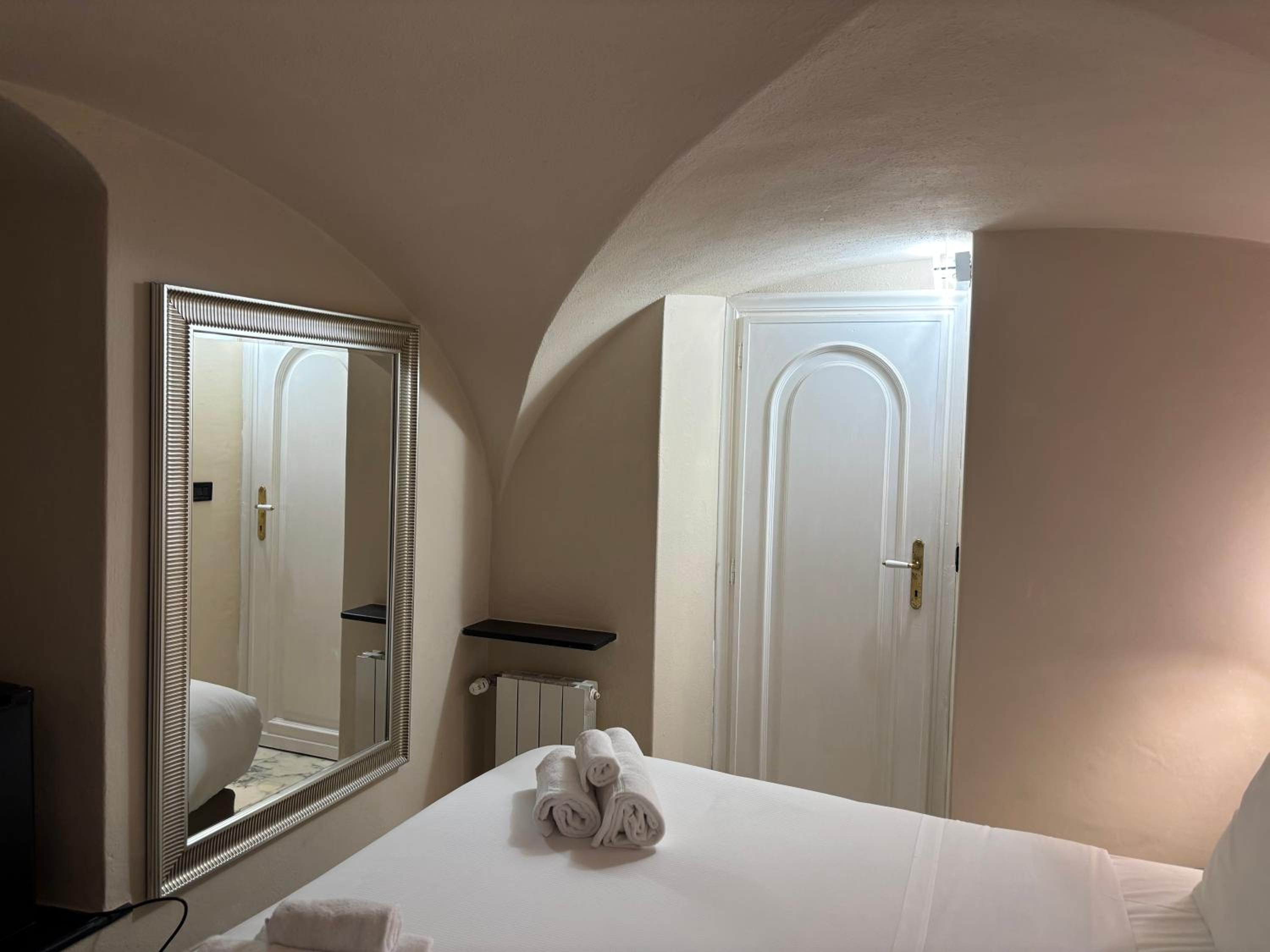 Small Double Room photo 1