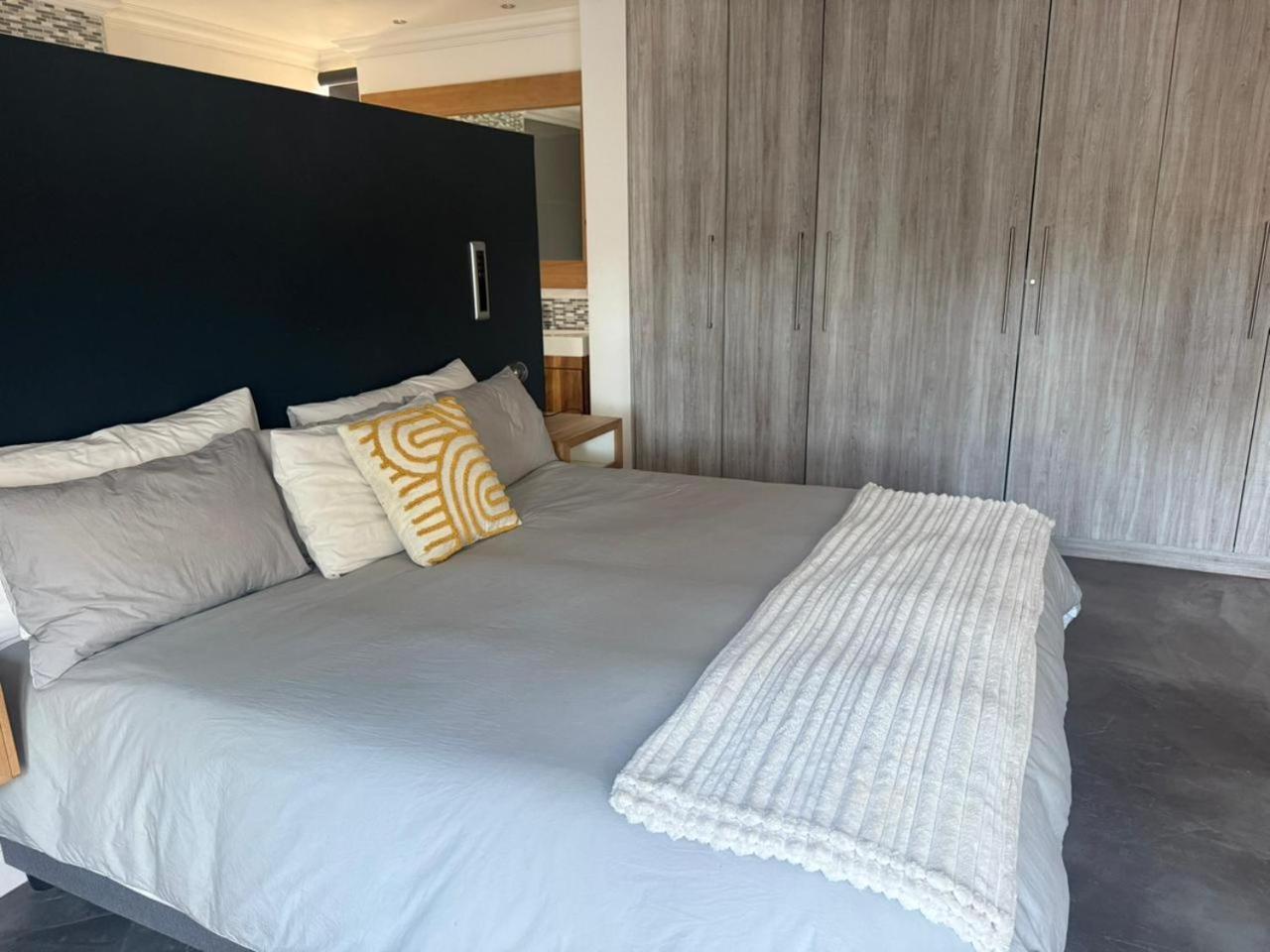 Luxury King Room photo 1