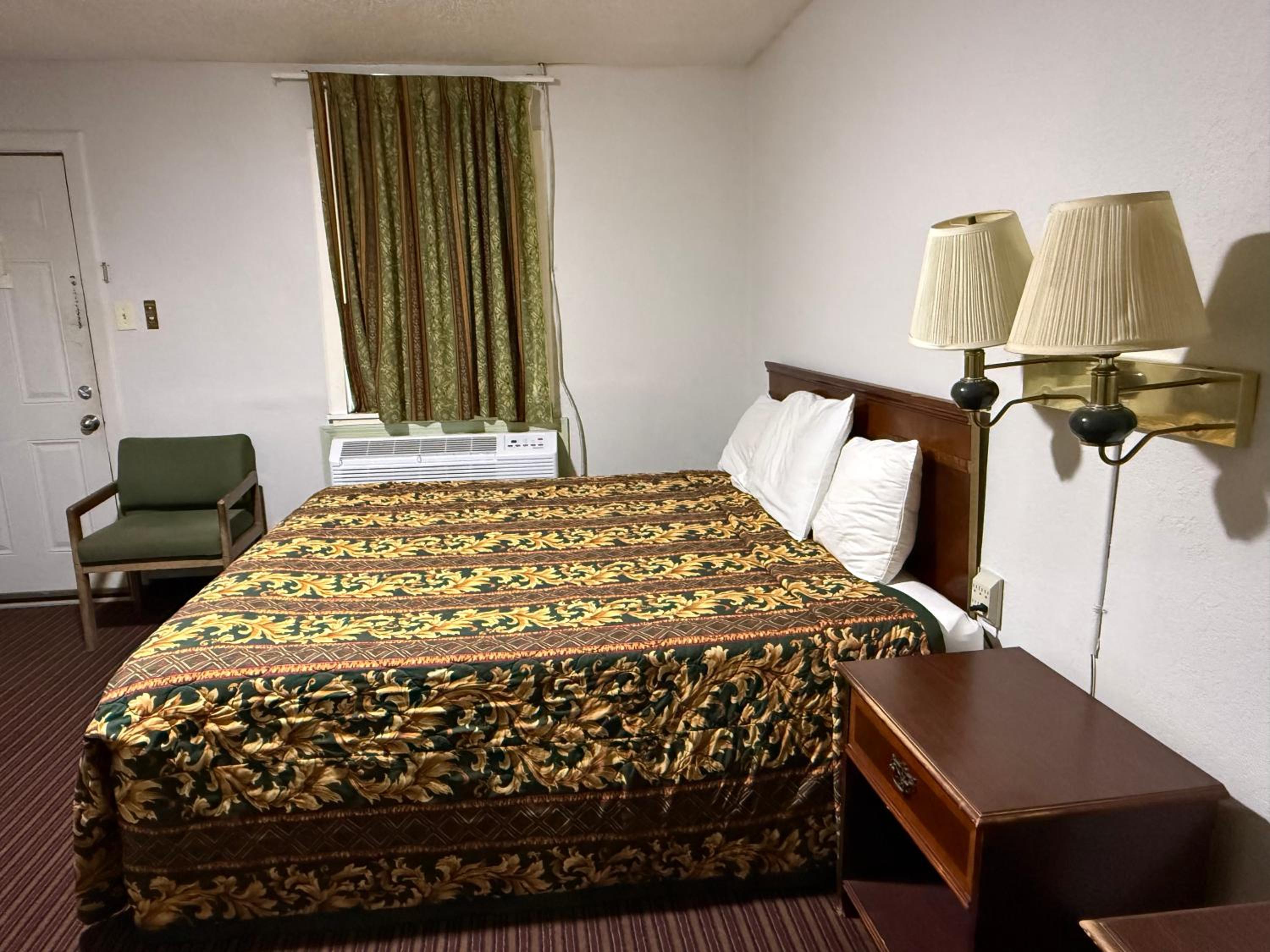 Standard King Room photo 2