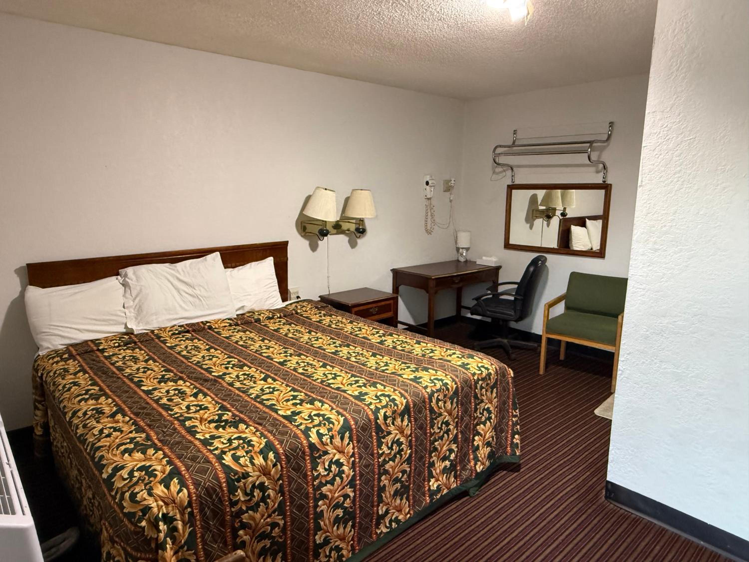 Standard King Room photo 1