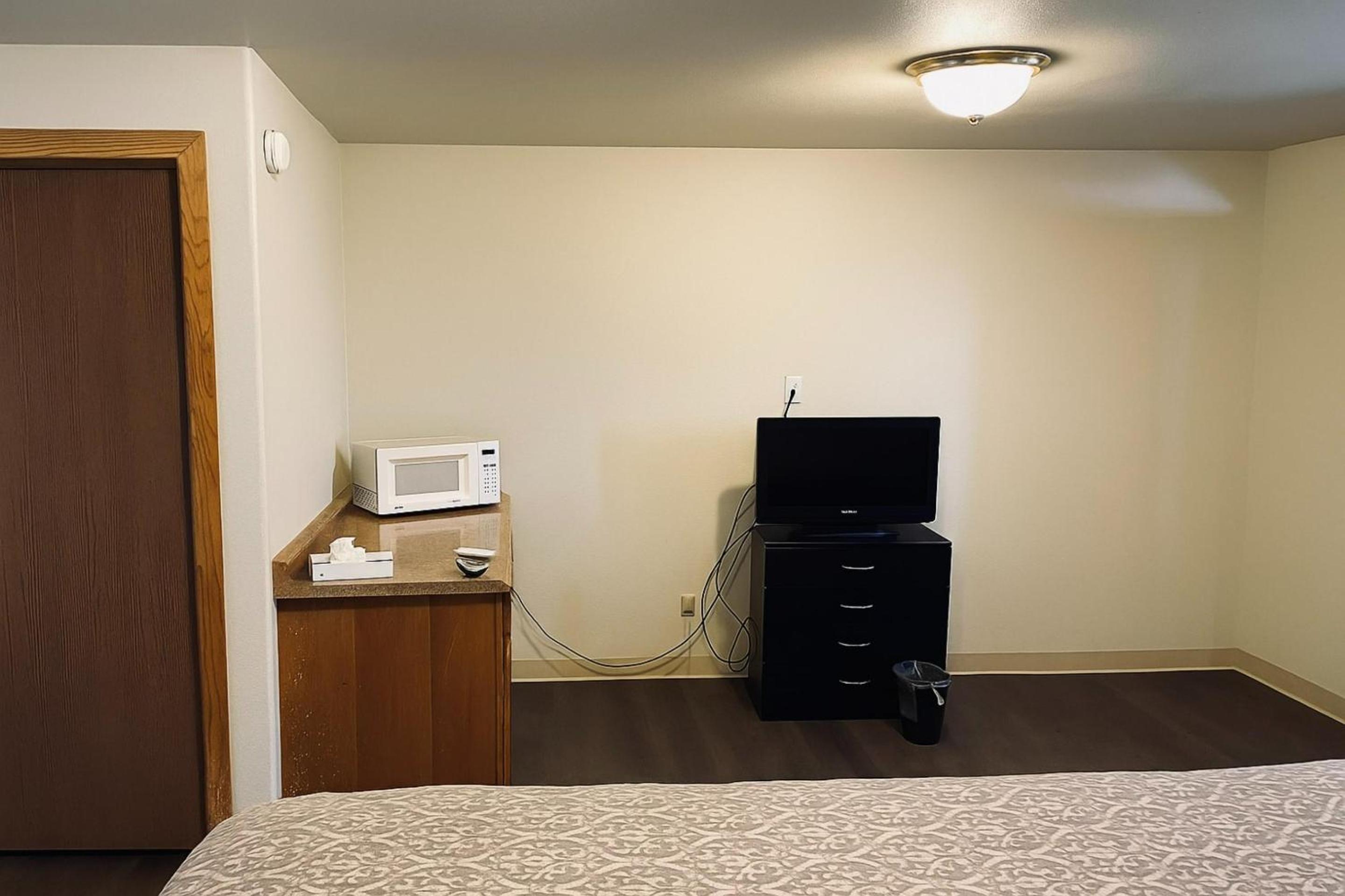 King Bed Apartment Non-Smoking photo 2