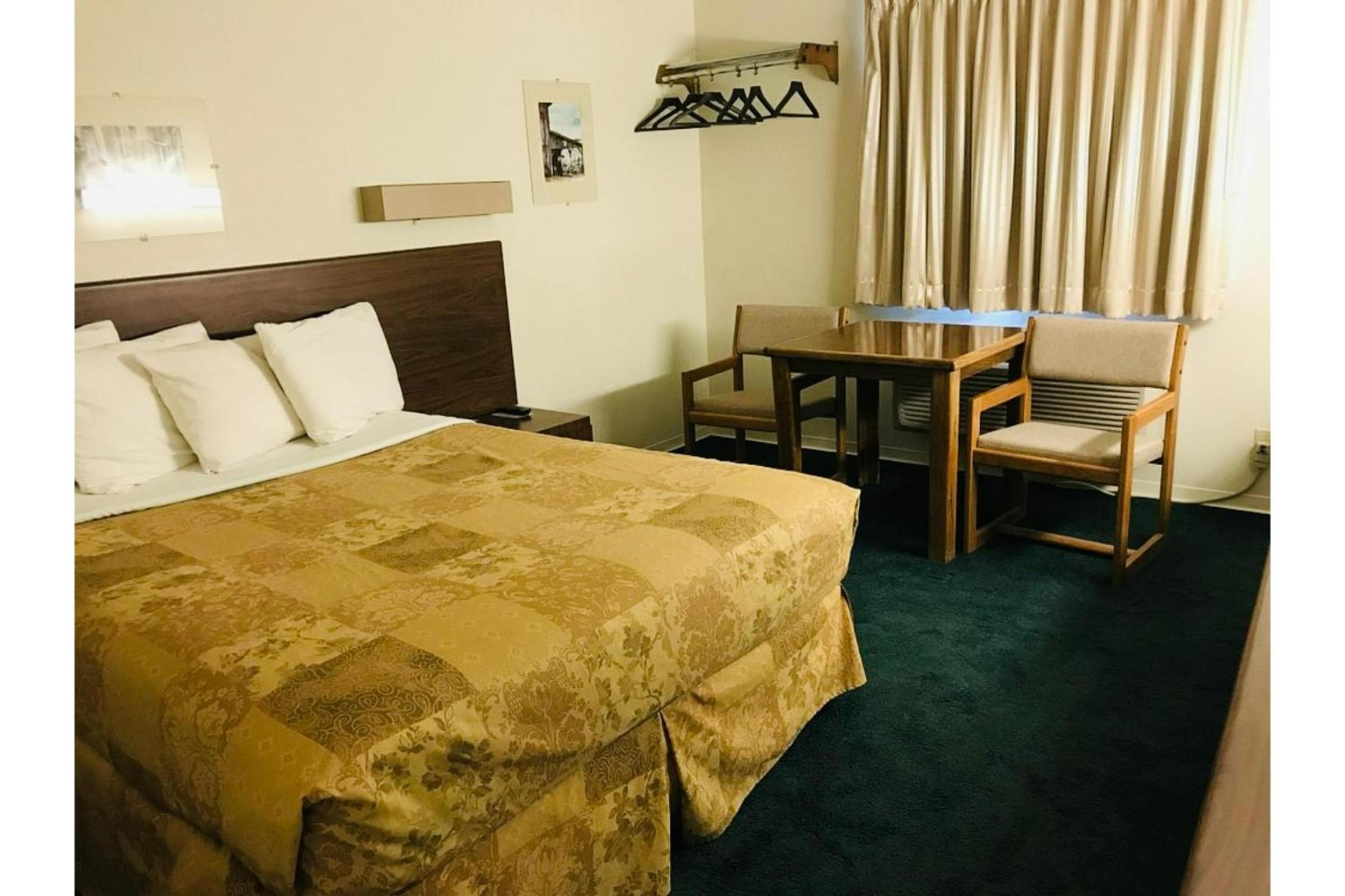 Queen Bed Accessible Non-Smoking photo 1