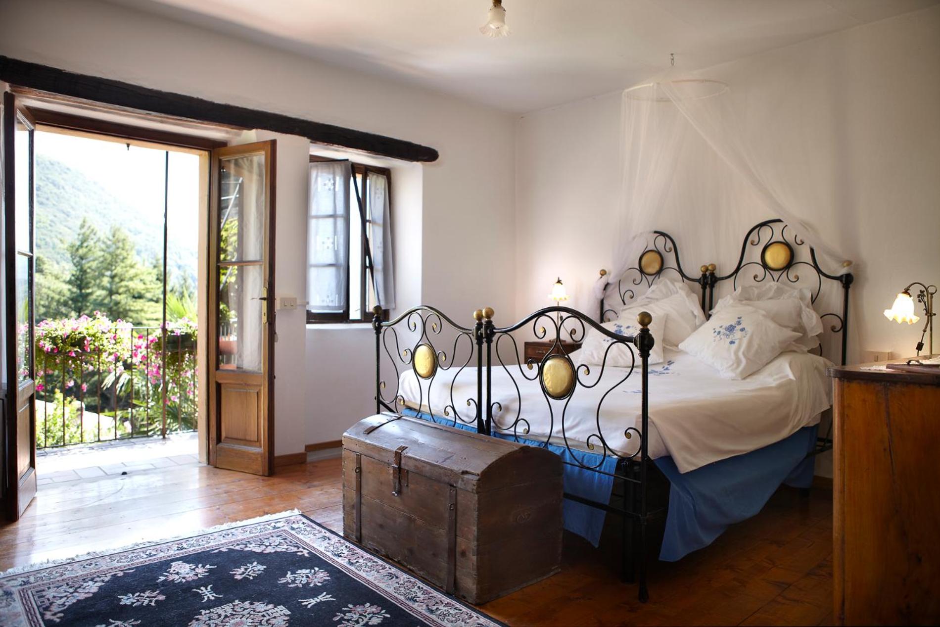 King Suite with Balcony photo 1