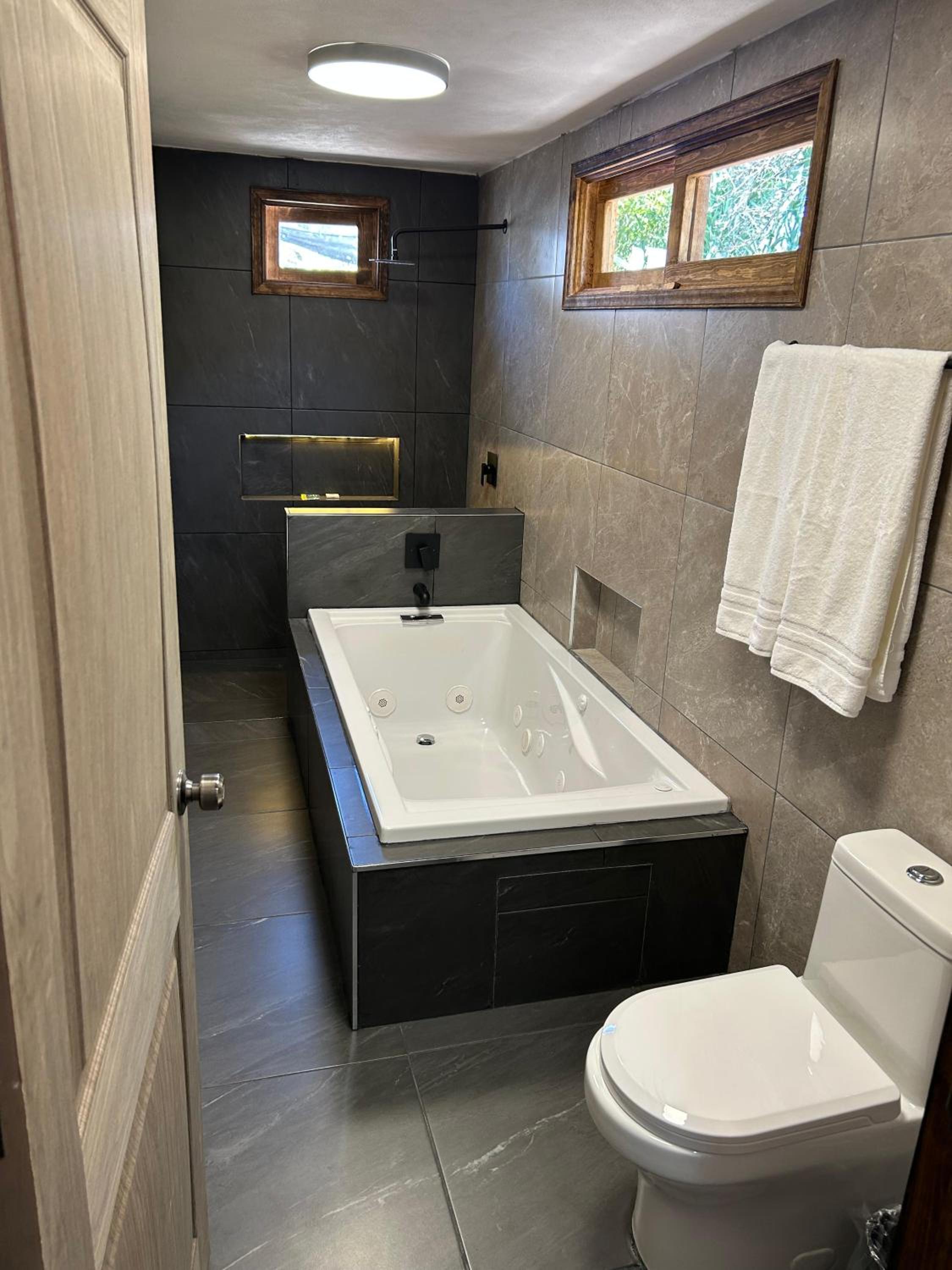 Queen Room with Spa Bath photo 2