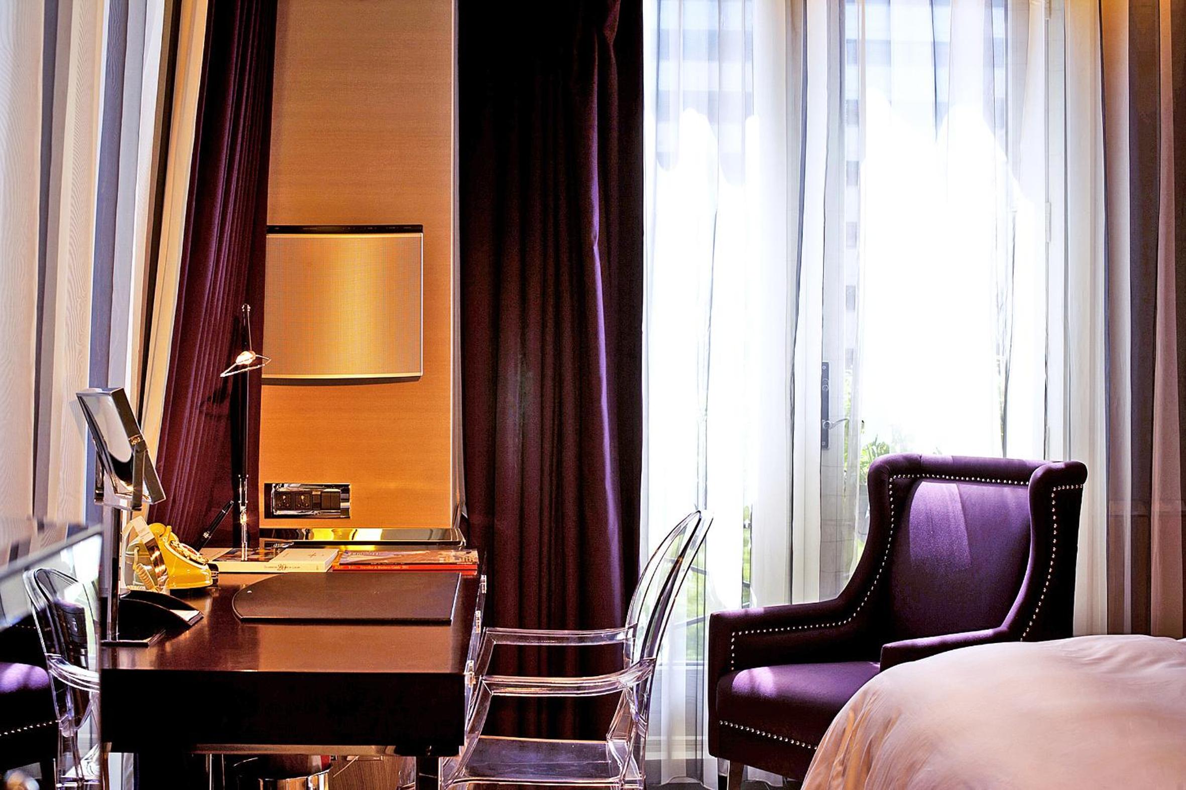Grand Deluxe King Room