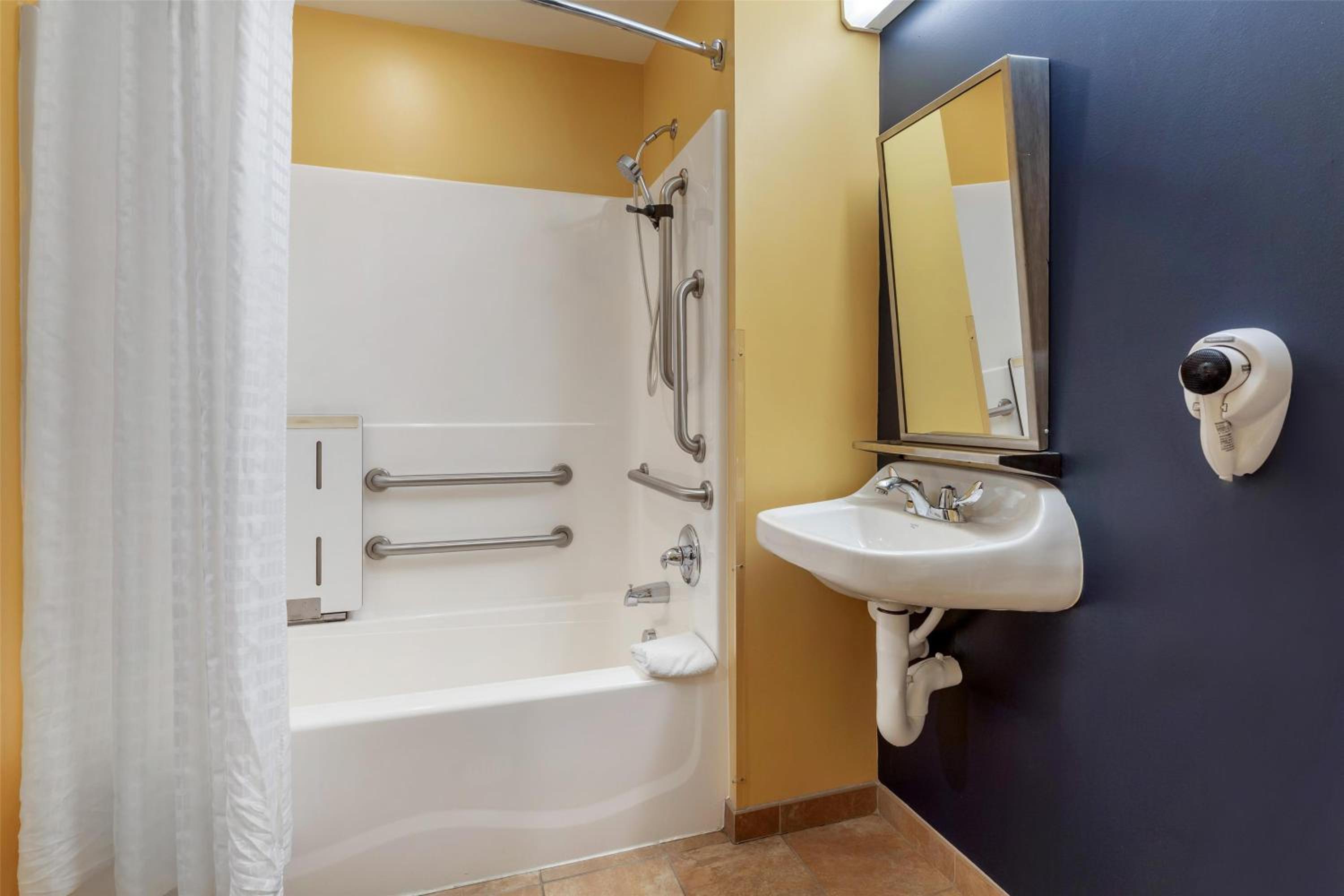 SureStay Plus Hotel by Best Western Keyser, Zdjęcie 2