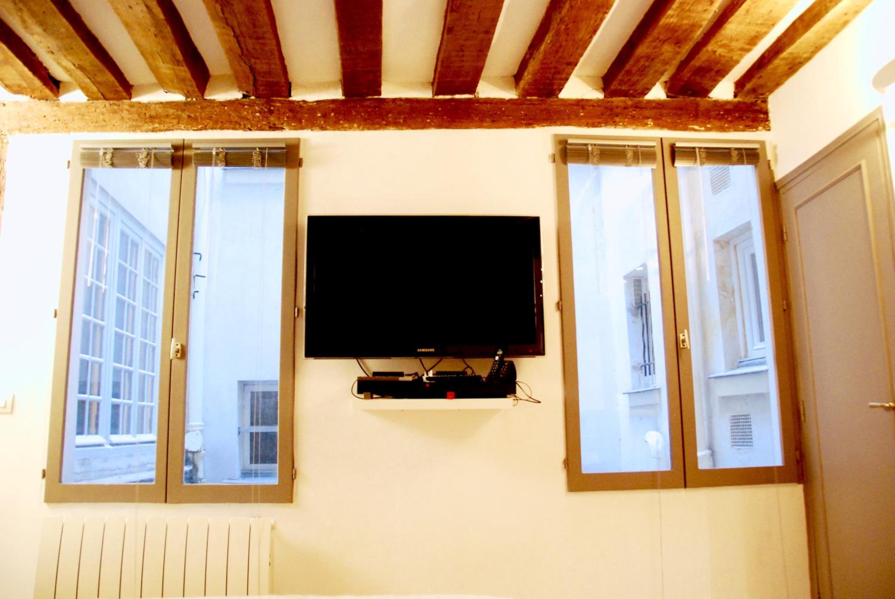 Studio Apartment photo 1