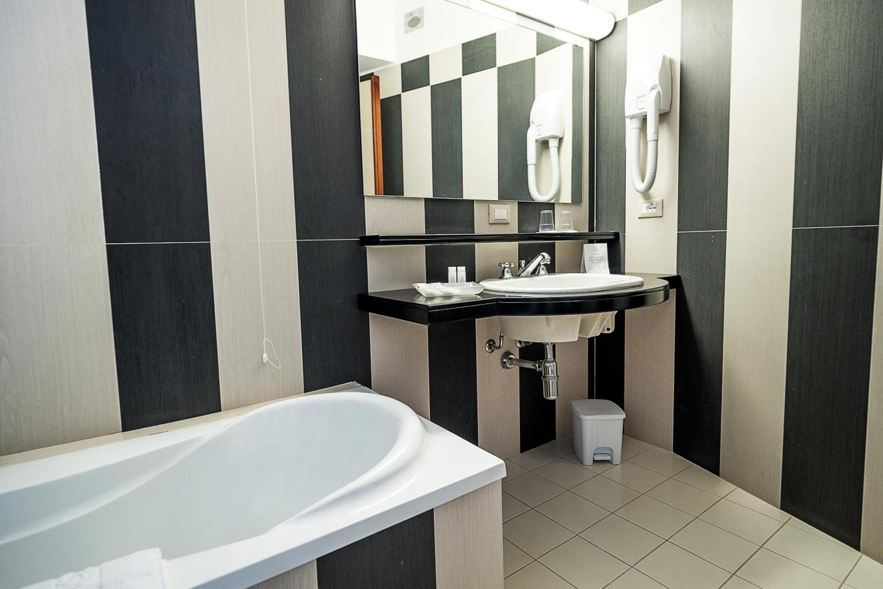Superior Twin Room - Photo 2